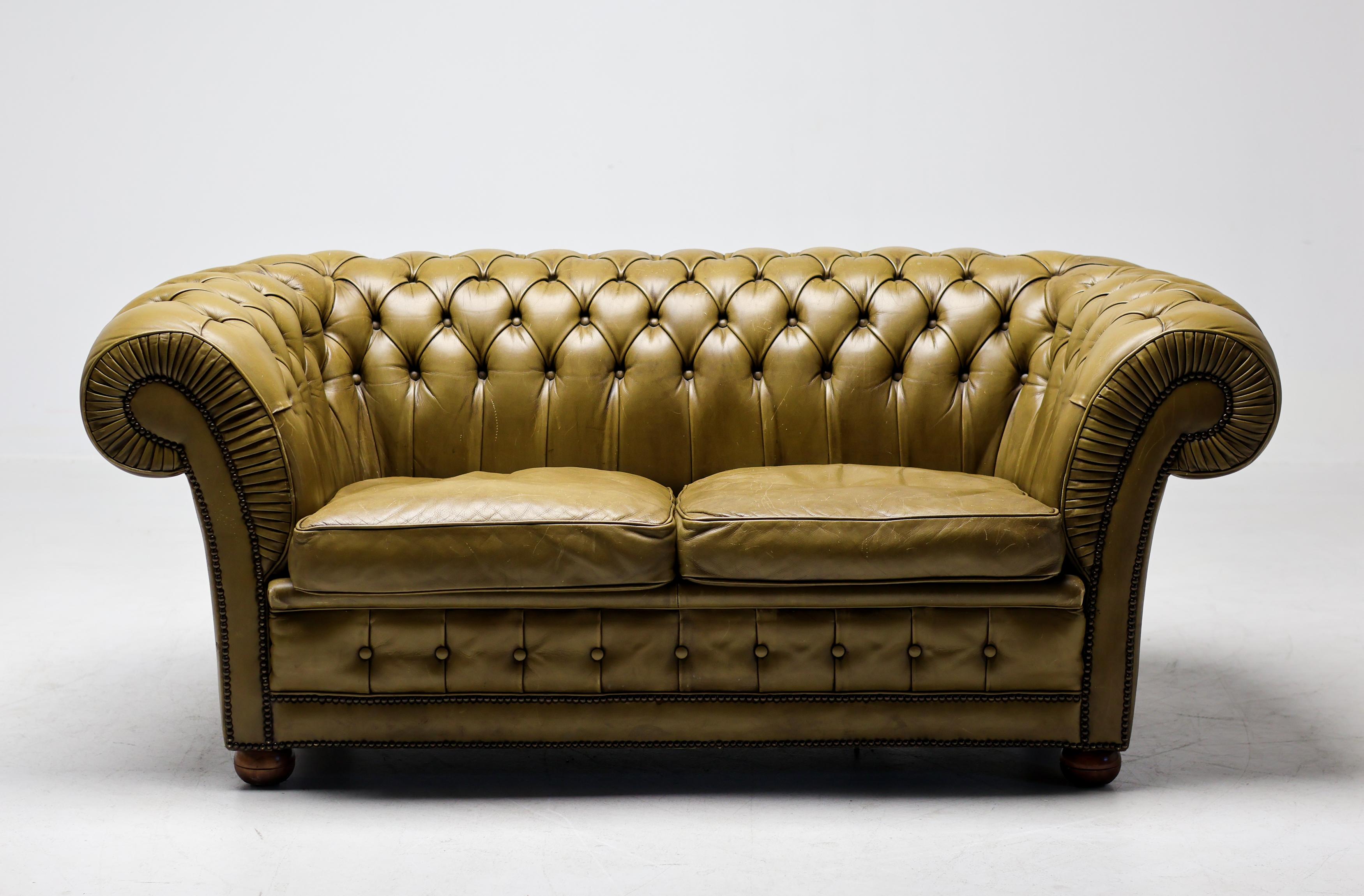 Vintage Mid Century Seafoam Green Leather Chesterfield Sofa For Sale 8