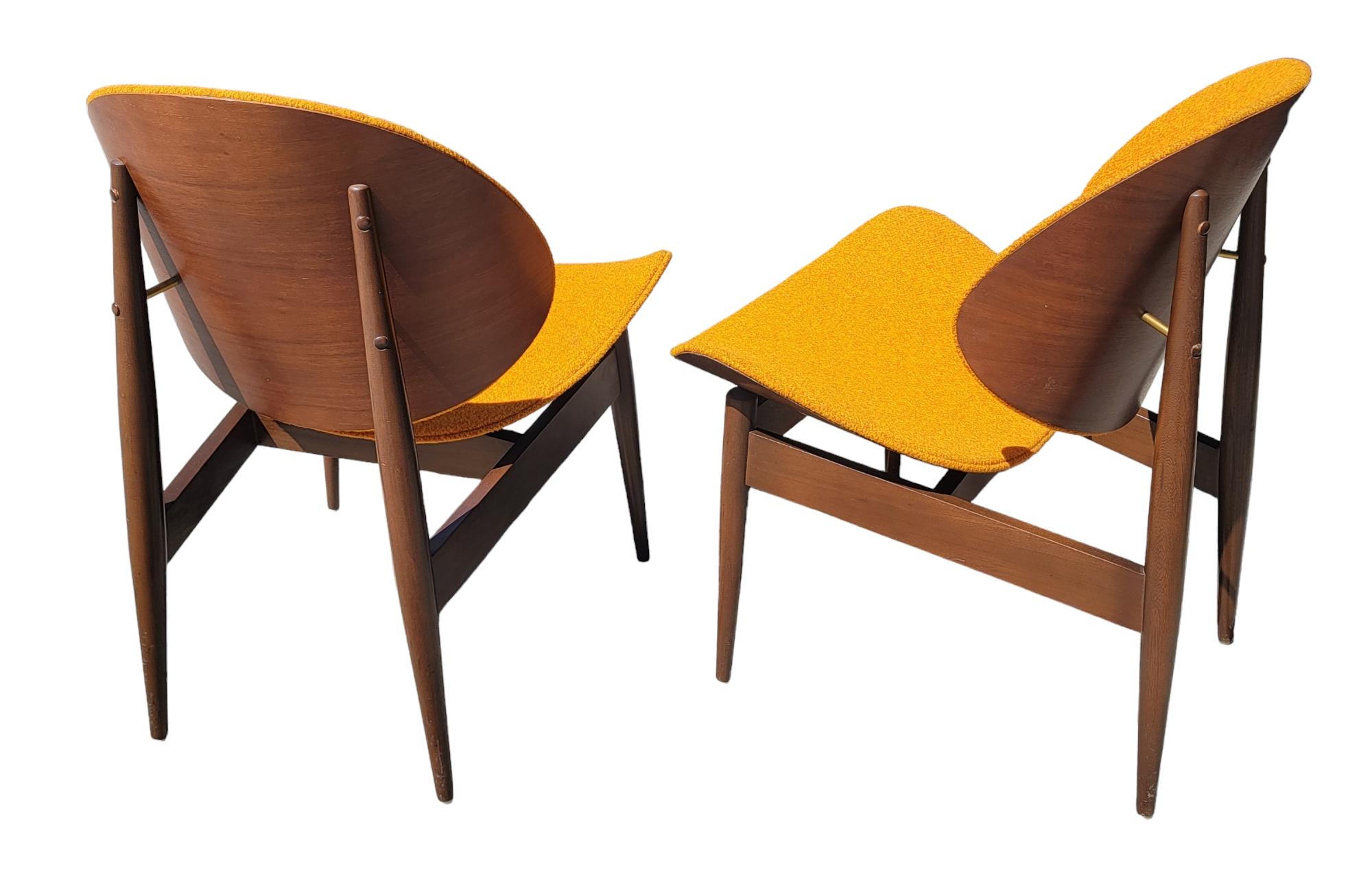 1970s Kodawood Wooden Oyster chairs by  Seymour James Weiner. The design is remarkable with a sleek refined look. The curved chair is known as the 