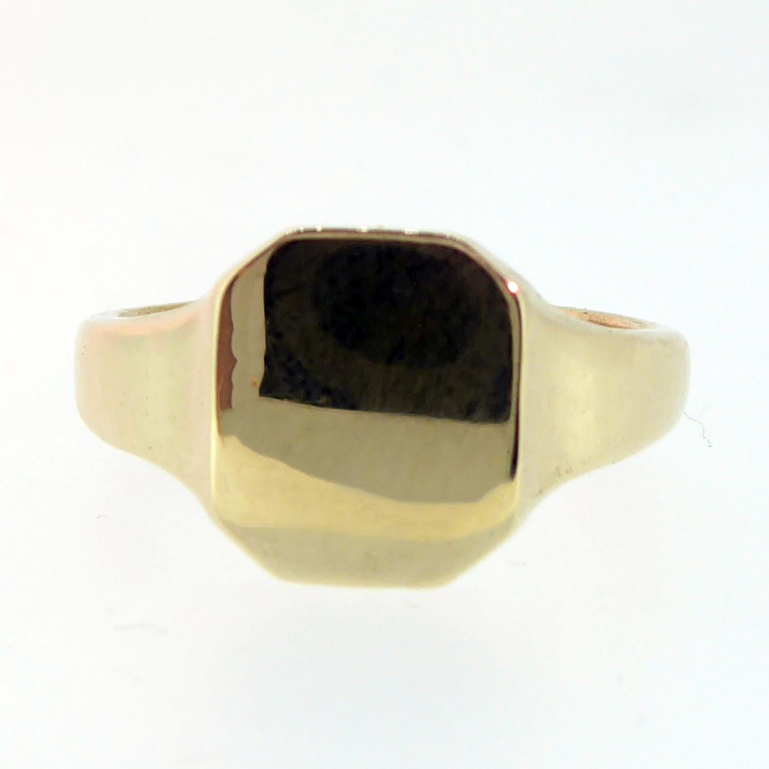 Vintage Midcentury Signet Ring, Yellow Gold In Good Condition In Yorkshire, West Yorkshire