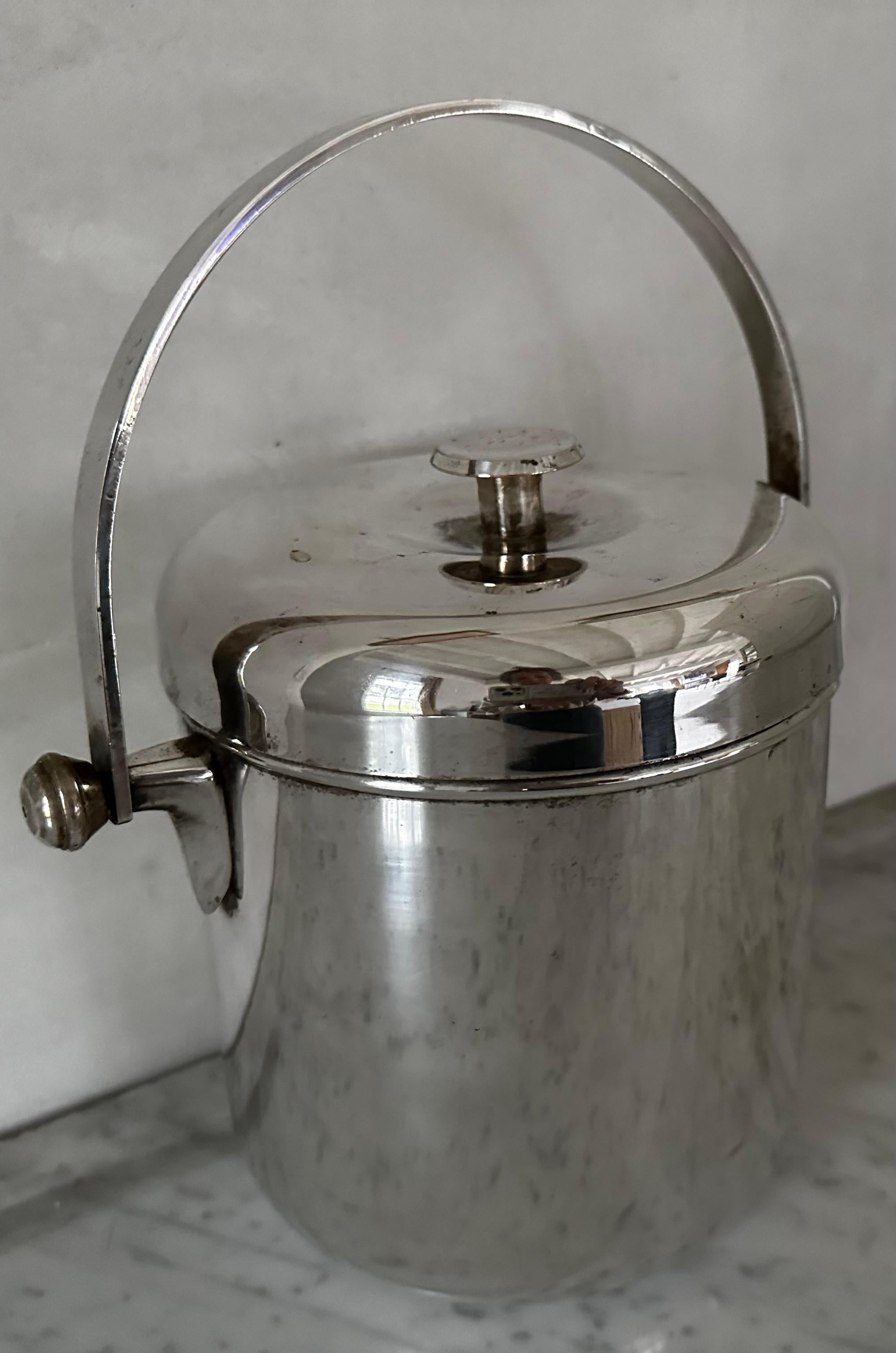 Seau à glace vintage du milieu du siècle en métal argenté en vente 4