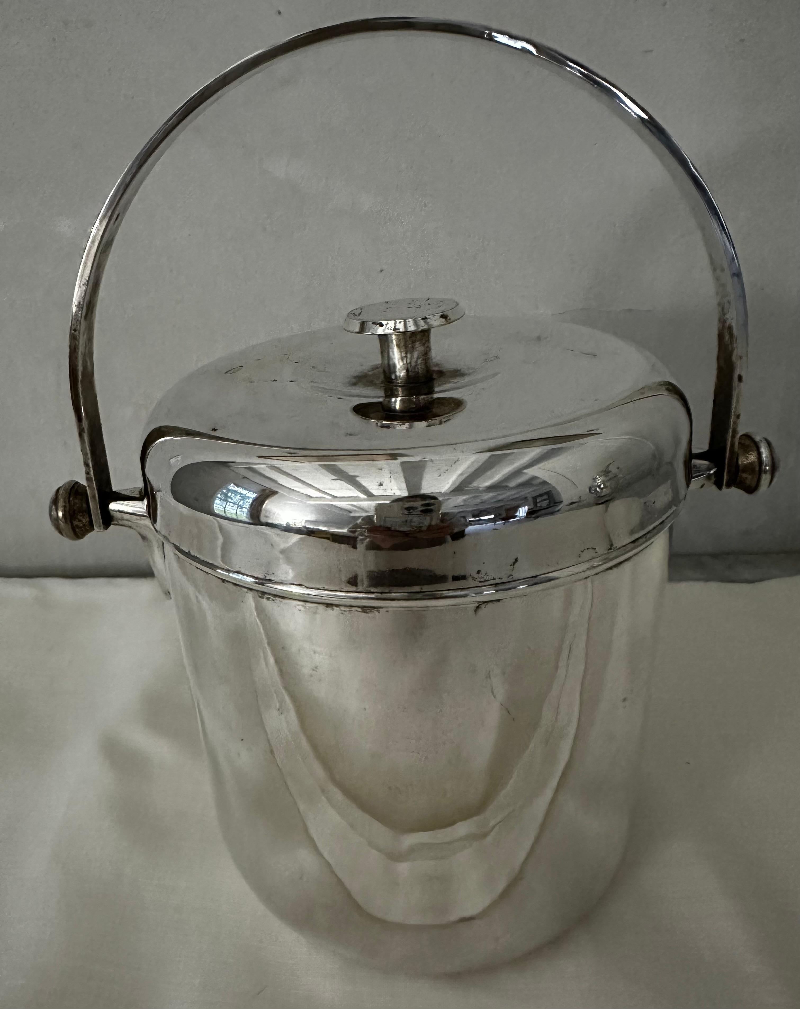Vintage Mid Century Silver Plate Ice Bucket In Good Condition For Sale In Sheffield, MA