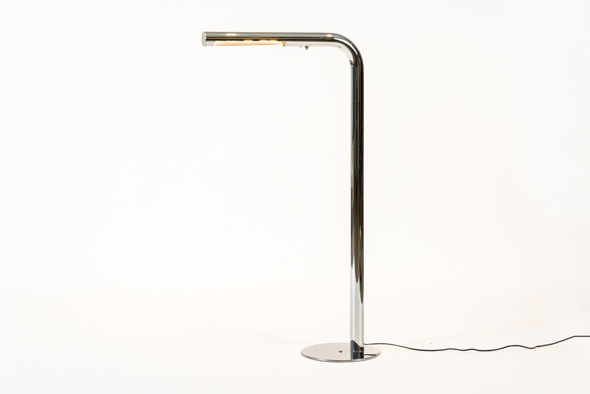 Vintage Mid Century Silver Tubular Steel Floor Lamp by Sonneman In Good Condition For Sale In Detroit, MI
