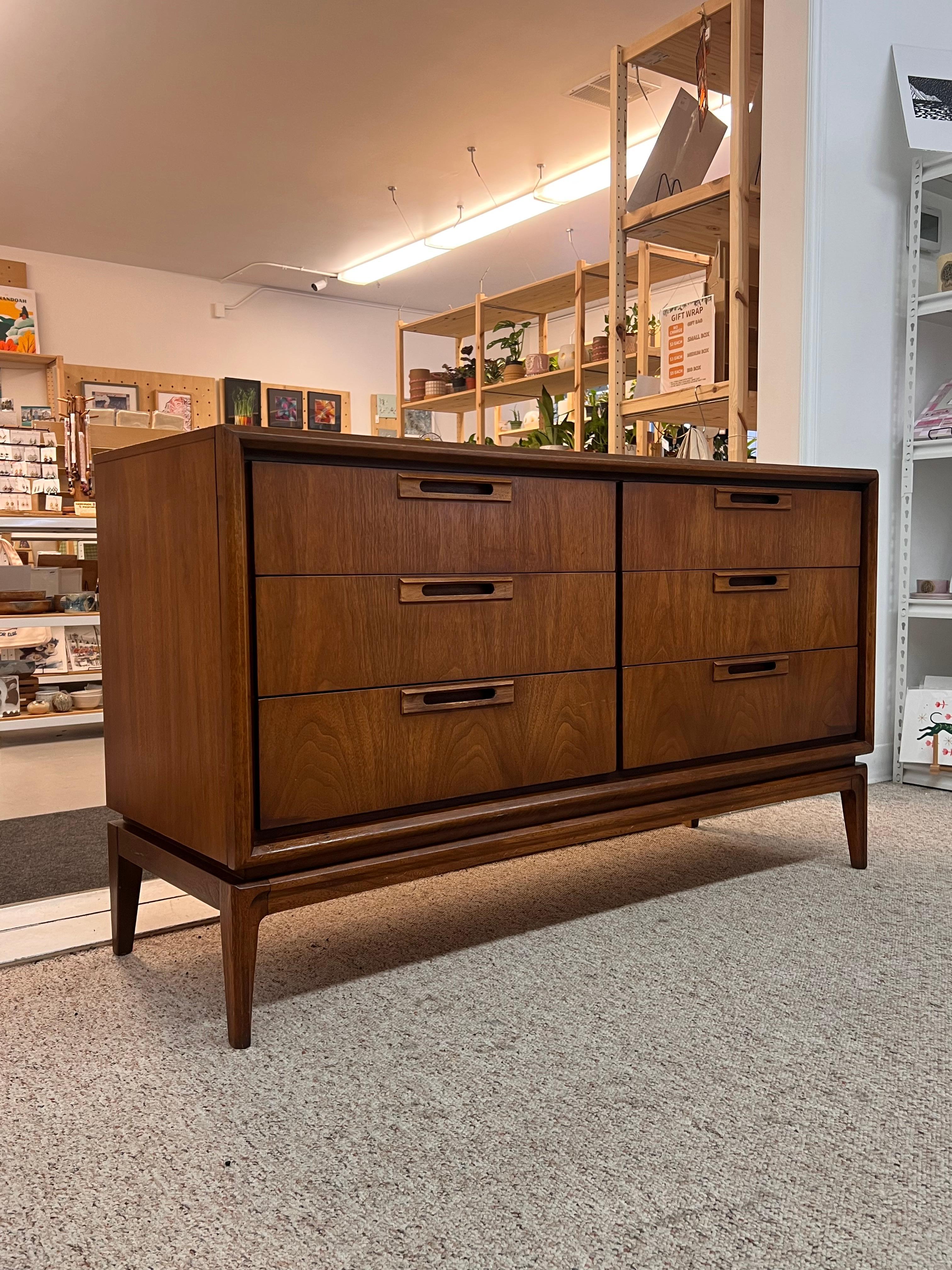 Mid-Century Modern Vintage Mid Century Six Drawer Dresser Dovetailed Drawers and Sculpted Handles. For Sale