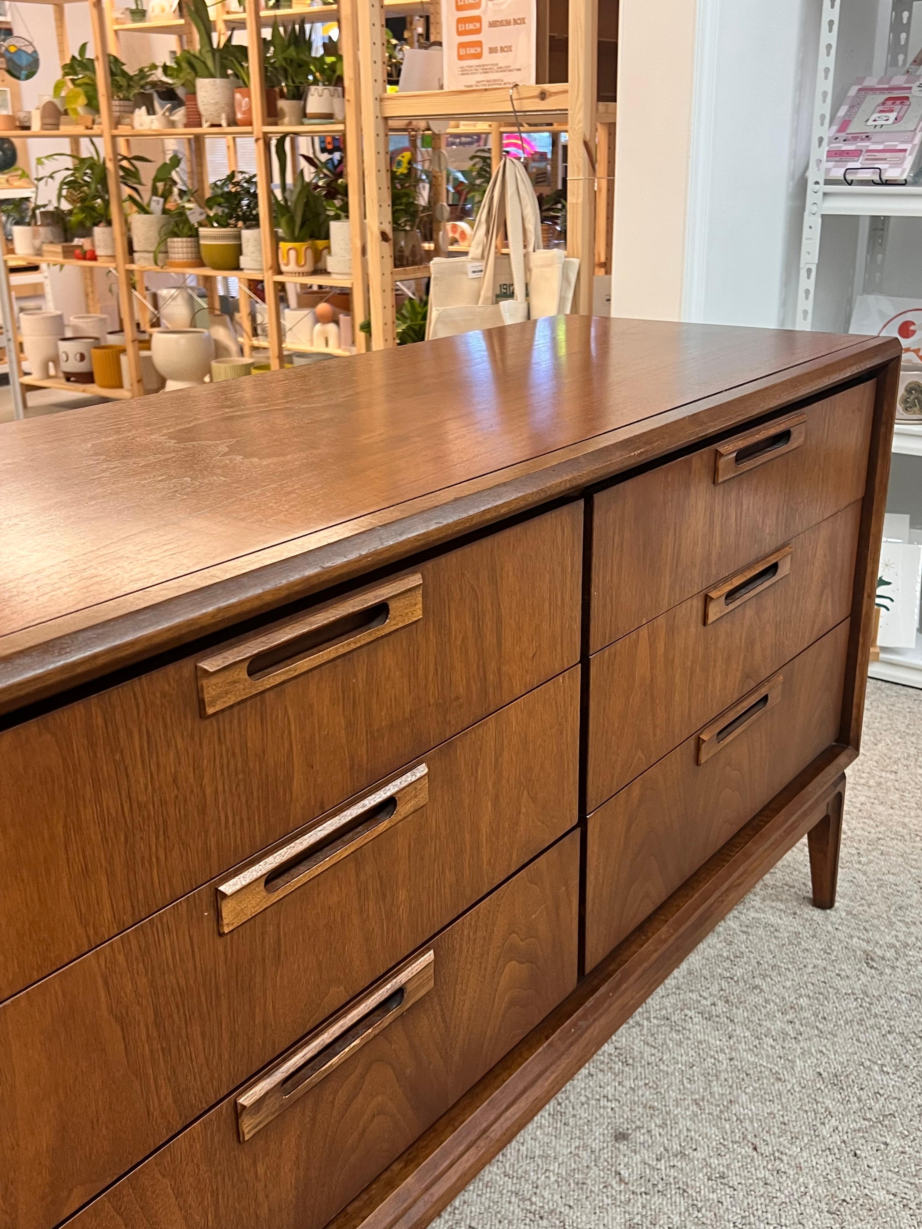 Wood Vintage Mid Century Six Drawer Dresser Dovetailed Drawers and Sculpted Handles. For Sale