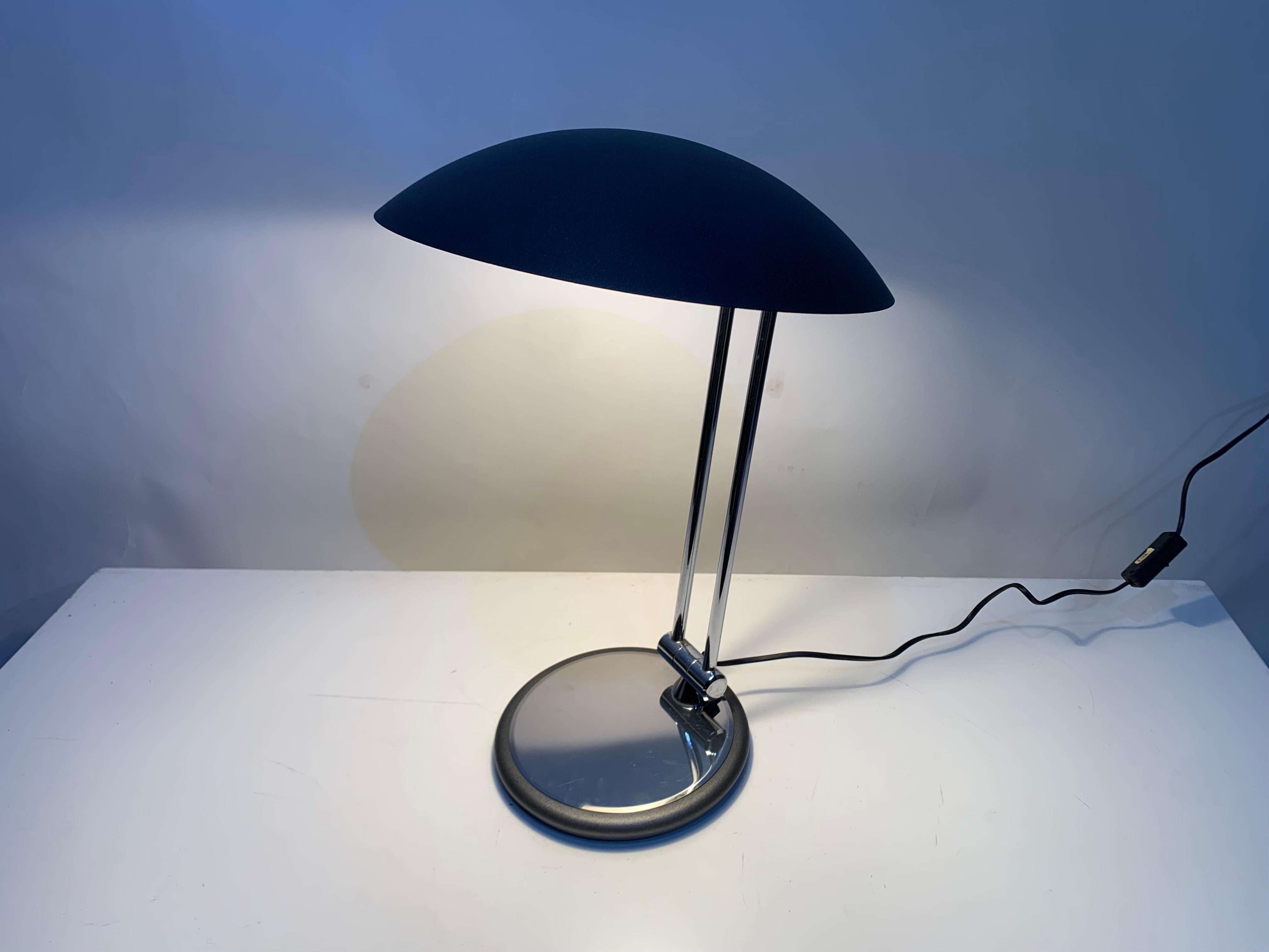 Vintage mid-century Soucoupe Table Lamp by Aluminor For Sale 4