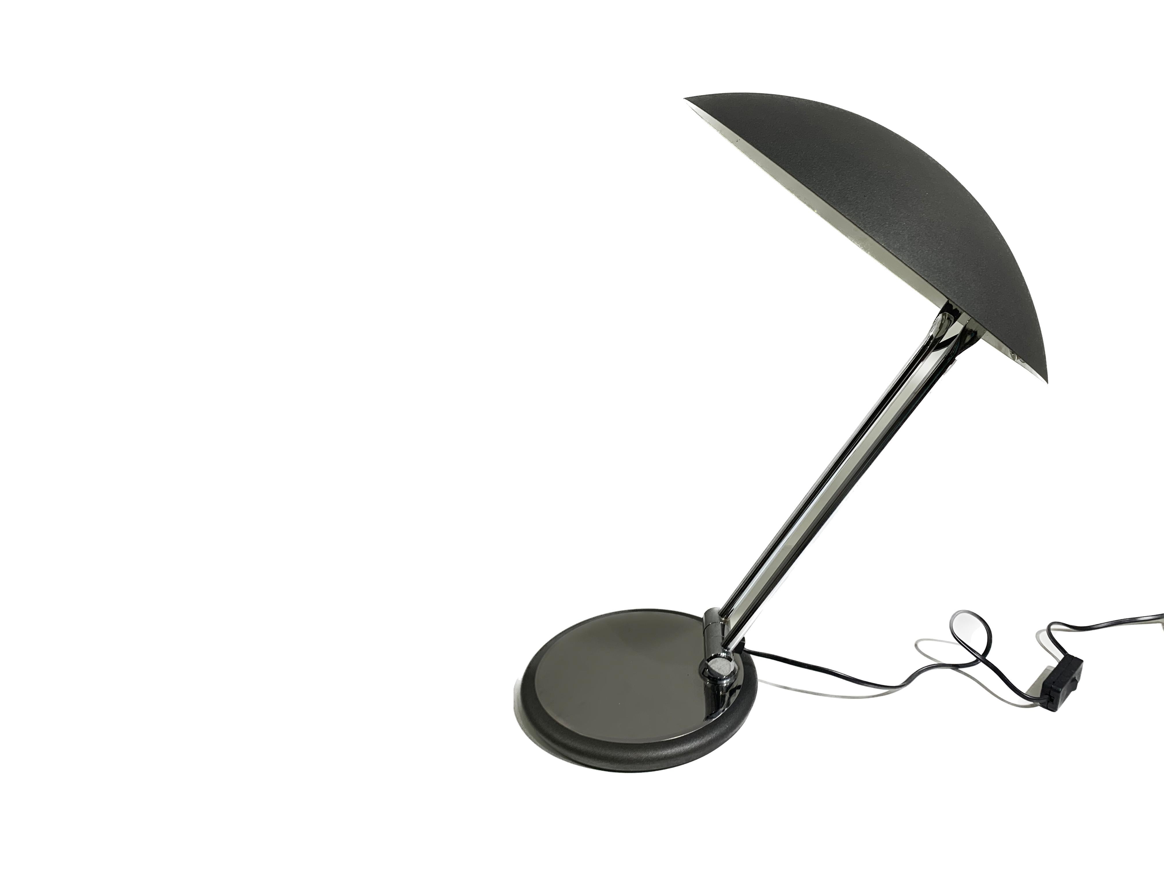 Français Lampe de bureau Soucoupe vintage du milieu du siècle dernier par Aluminor en vente