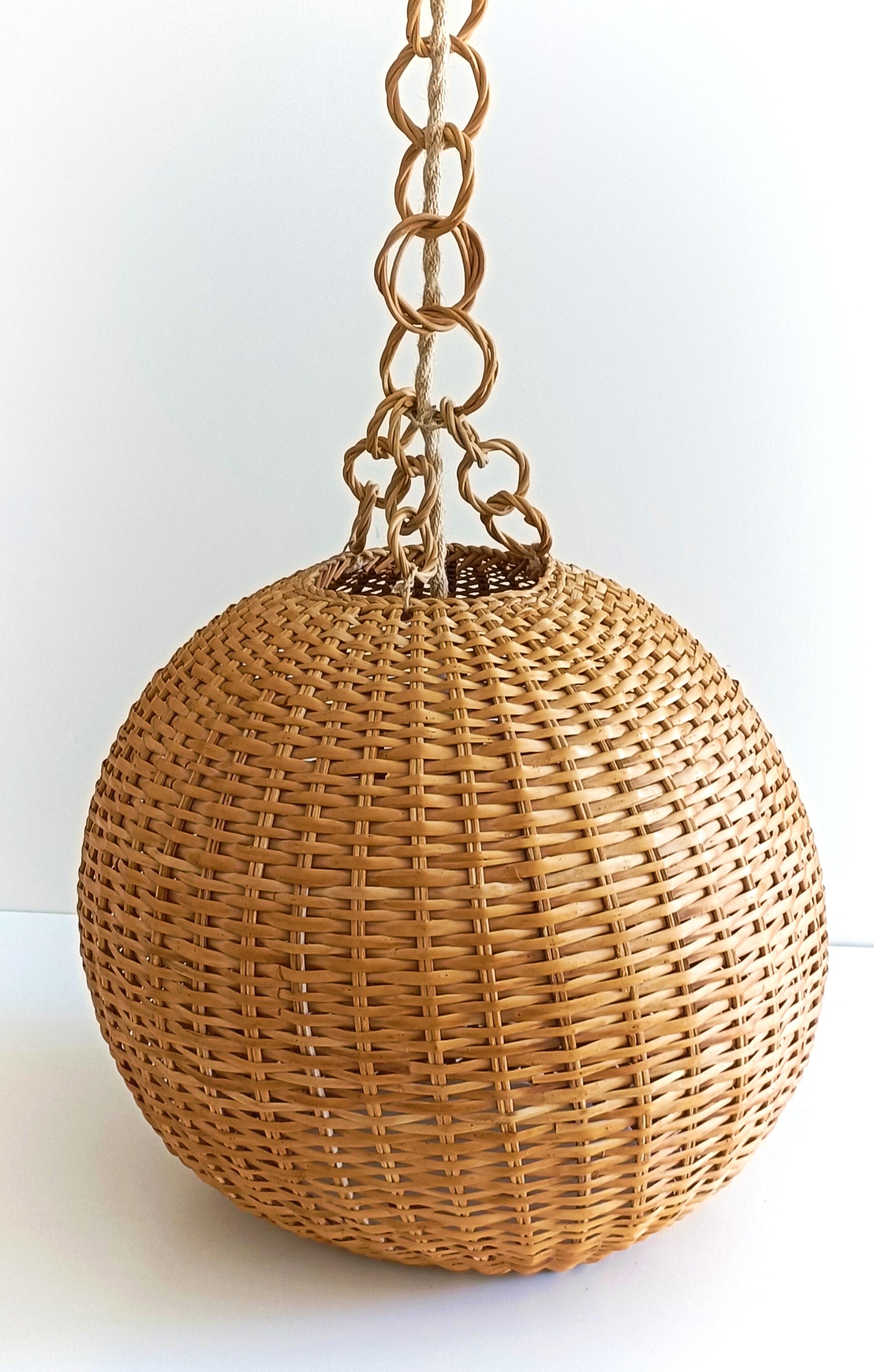 Mid-Century Modern Lampe suspendue en osier et rotin, Espagne, années 1950
