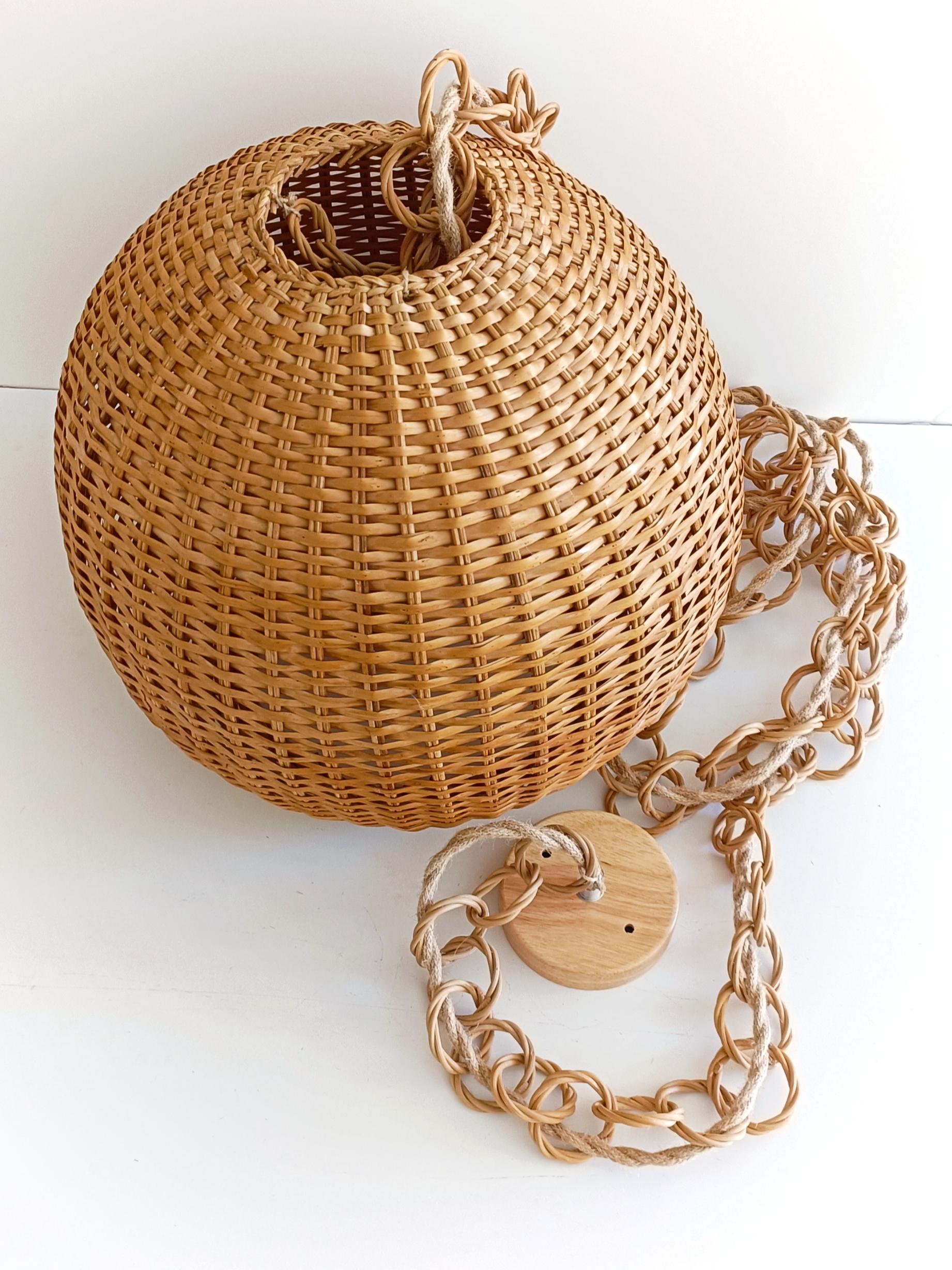 Osier Lampe suspendue en osier et rotin, Espagne, années 1950