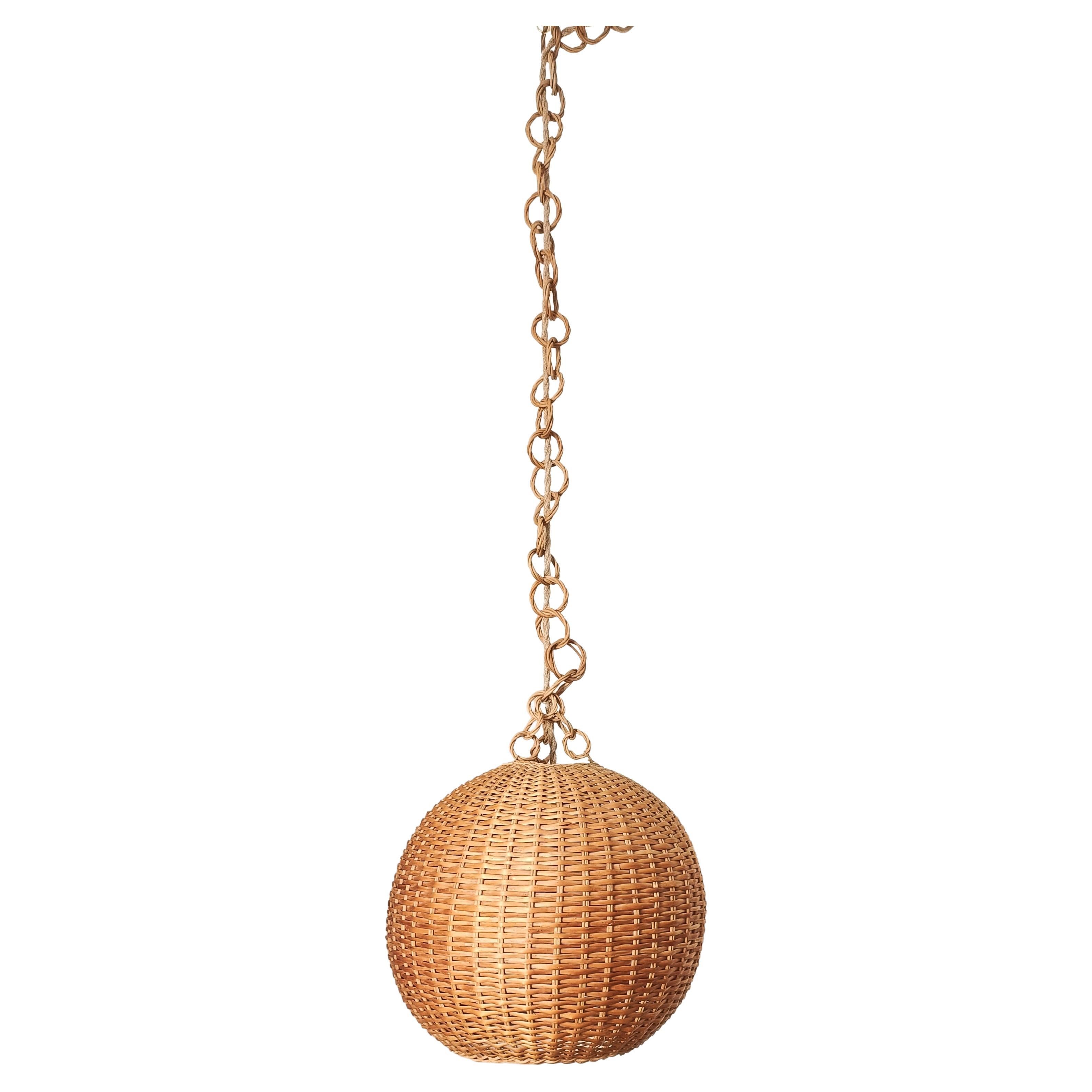 Lampe suspendue en osier et rotin, Espagne, années 1950