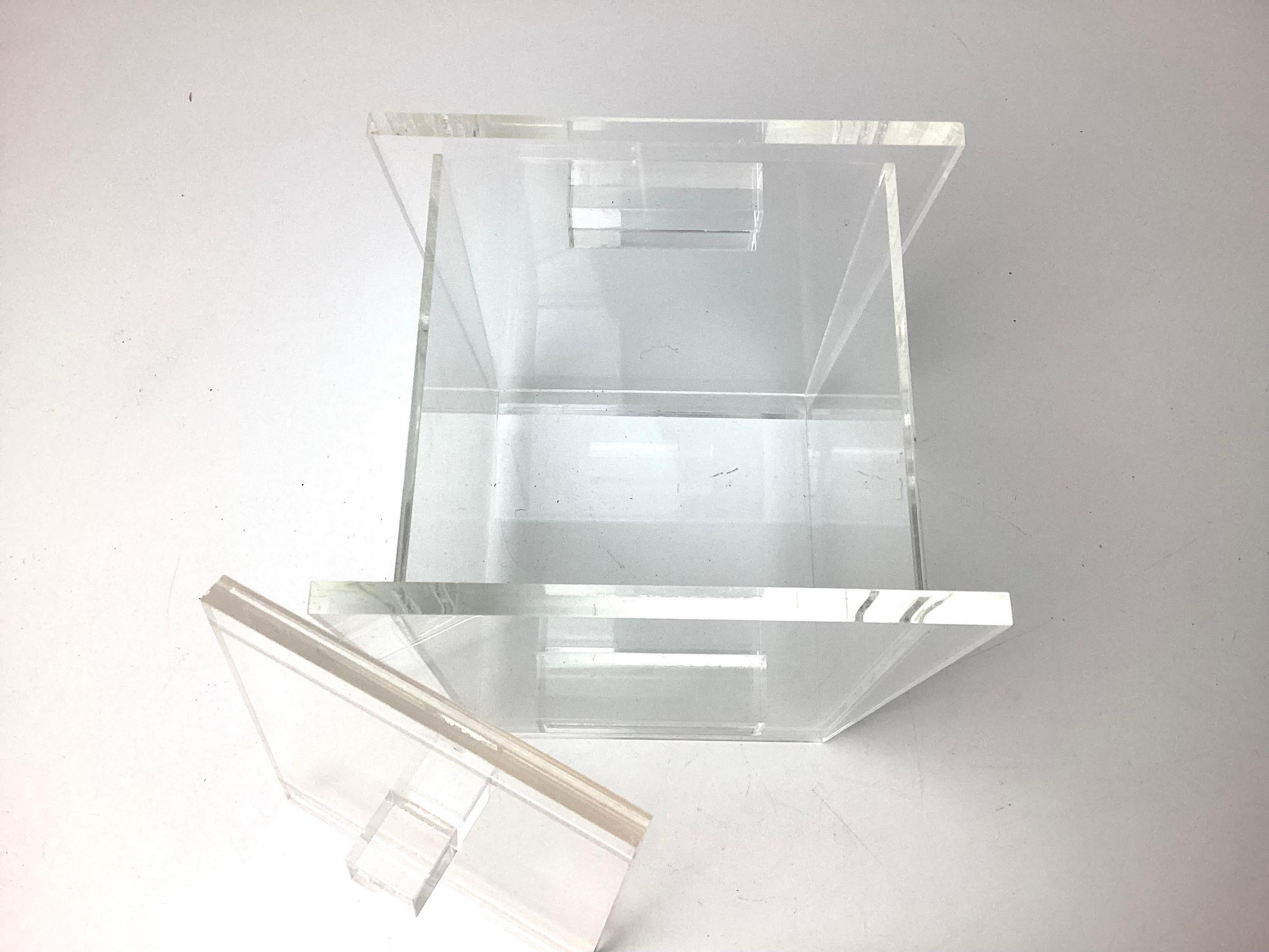 American Vintage Mid-Century Square Angled Lucite Ice Bucket For Sale