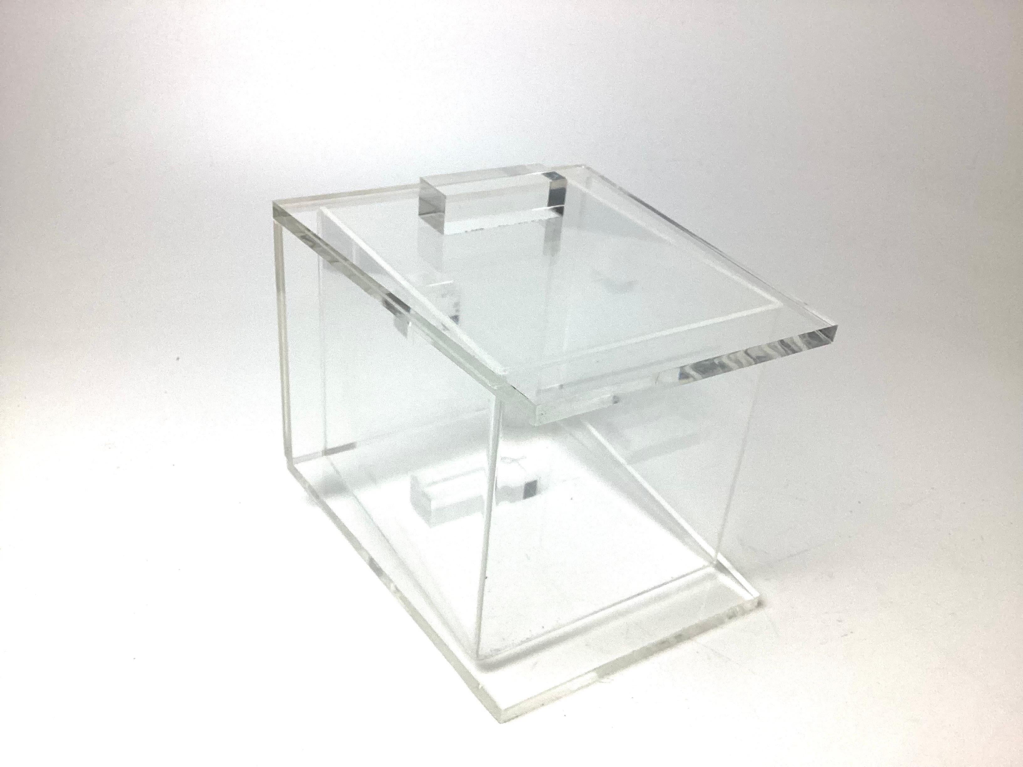 XX secolo Secchiello per il ghiaccio in lucite quadrato angolato vintage di metà secolo in vendita