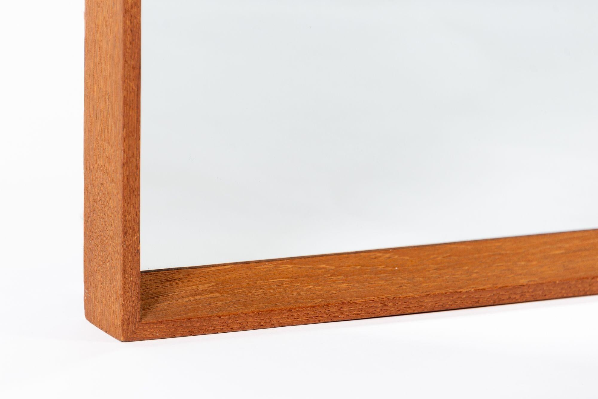 Specchio da parete quadrato in legno di teak della metà del secolo scorso in vendita 2