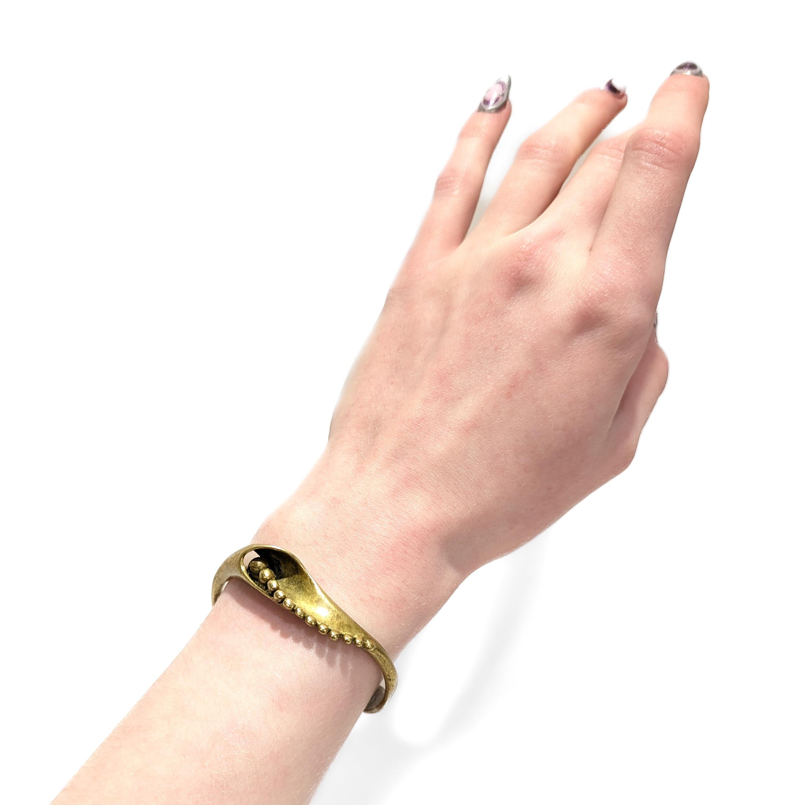 Vintage Mid-Century Stephen Burr Brutalist Cast Brass Cuff Bracelet In Good Condition For Sale In Philadelphia, PA