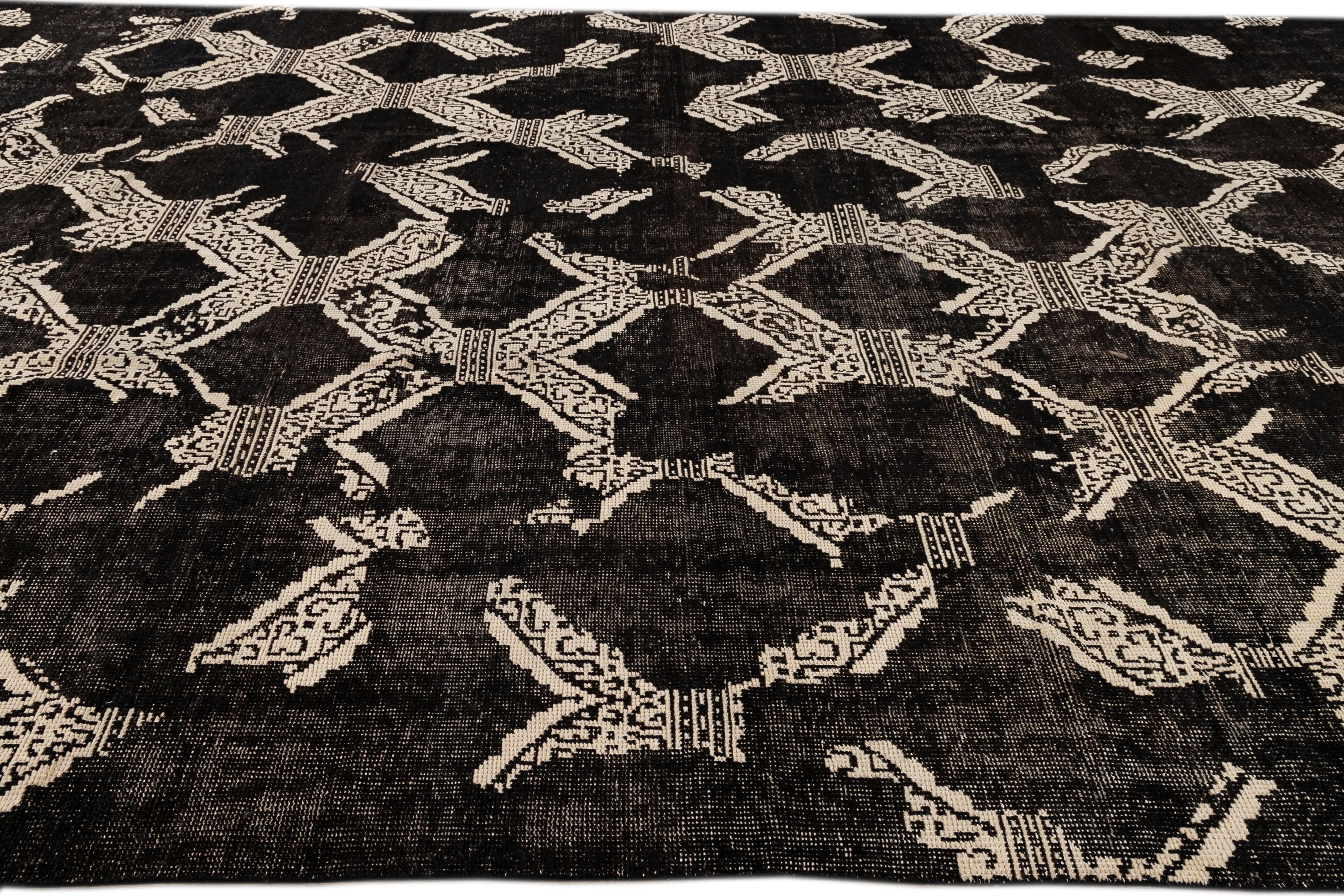 Vintage Midcentury-Style Black Handmade Wool Rug In Excellent Condition For Sale In Norwalk, CT