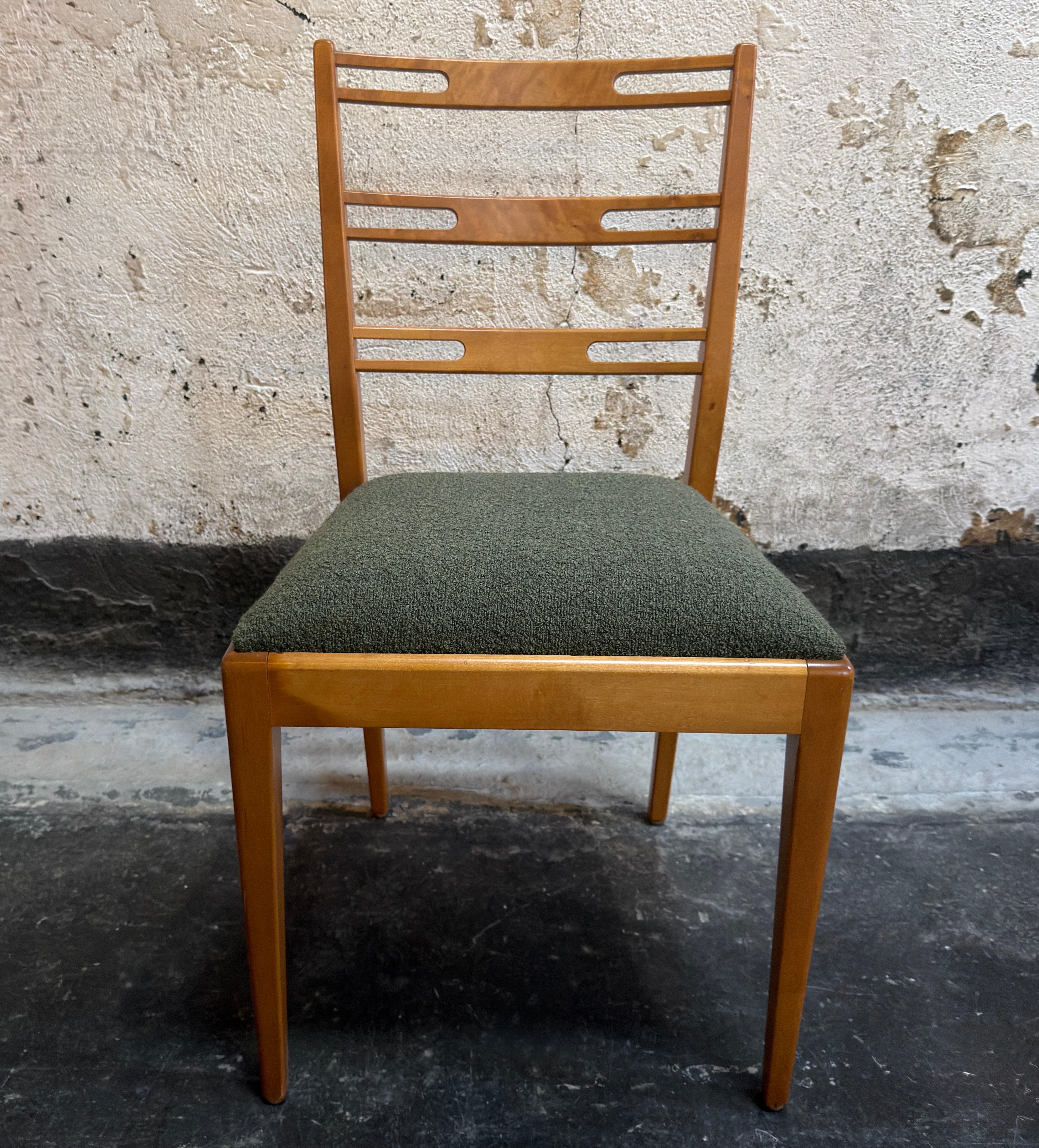 Vintage Mid-Century Swedish Modern Birke Esszimmerstühle - Satz von vier restauriert (20. Jahrhundert) im Angebot