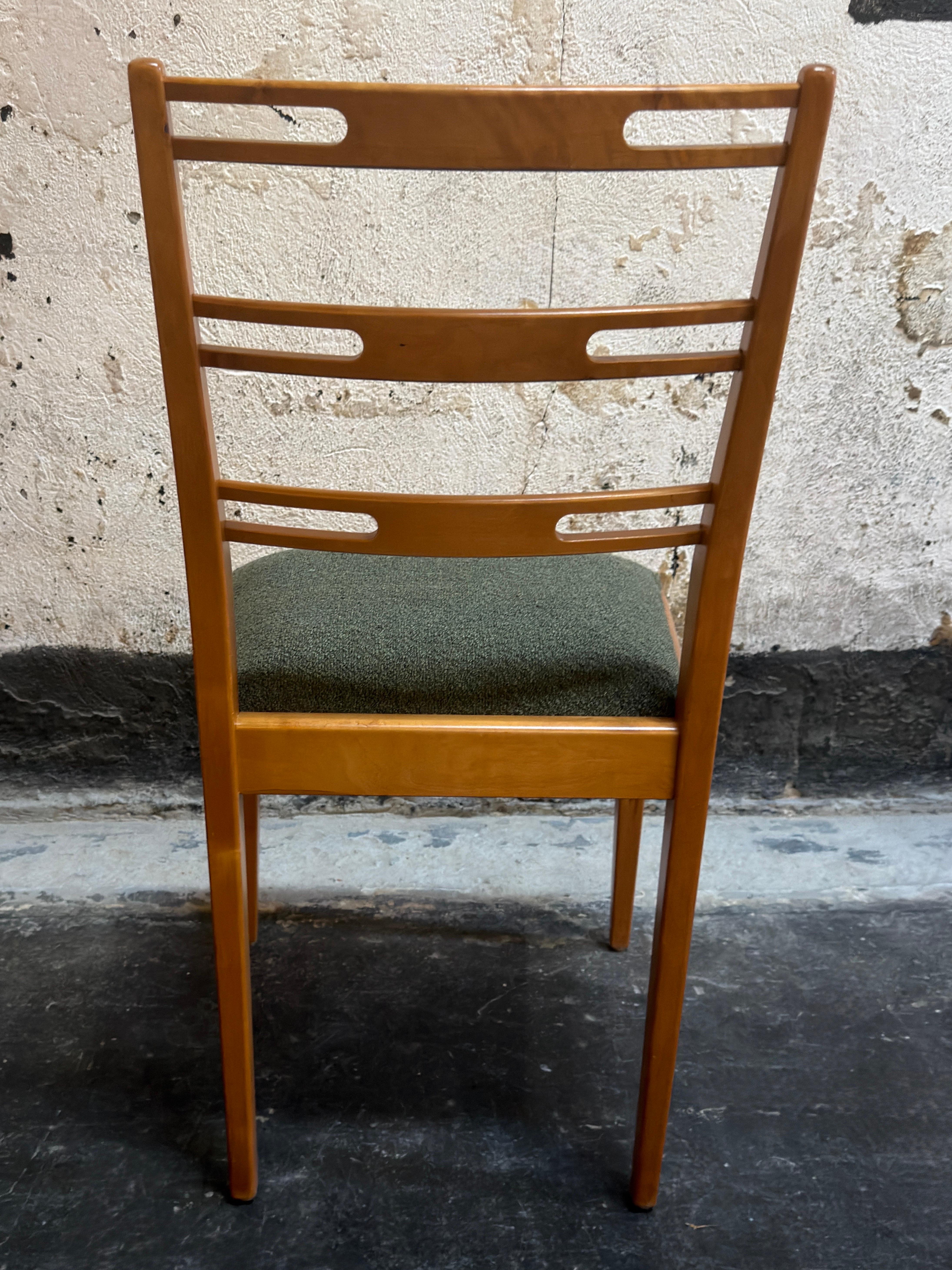 Vintage Mid-Century Swedish Modern Birke Esszimmerstühle - Satz von vier restauriert im Angebot 1