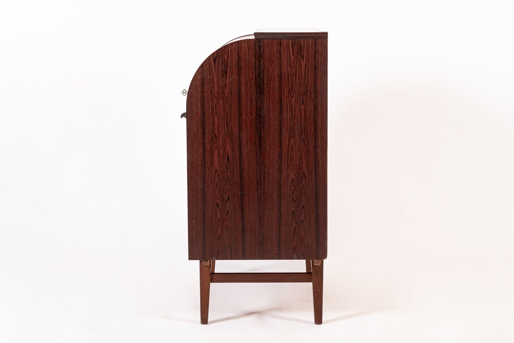 Schwedischer Rolltop-Sekretär-Schreibtisch aus Rosenholz, Mid-Century im Angebot 7