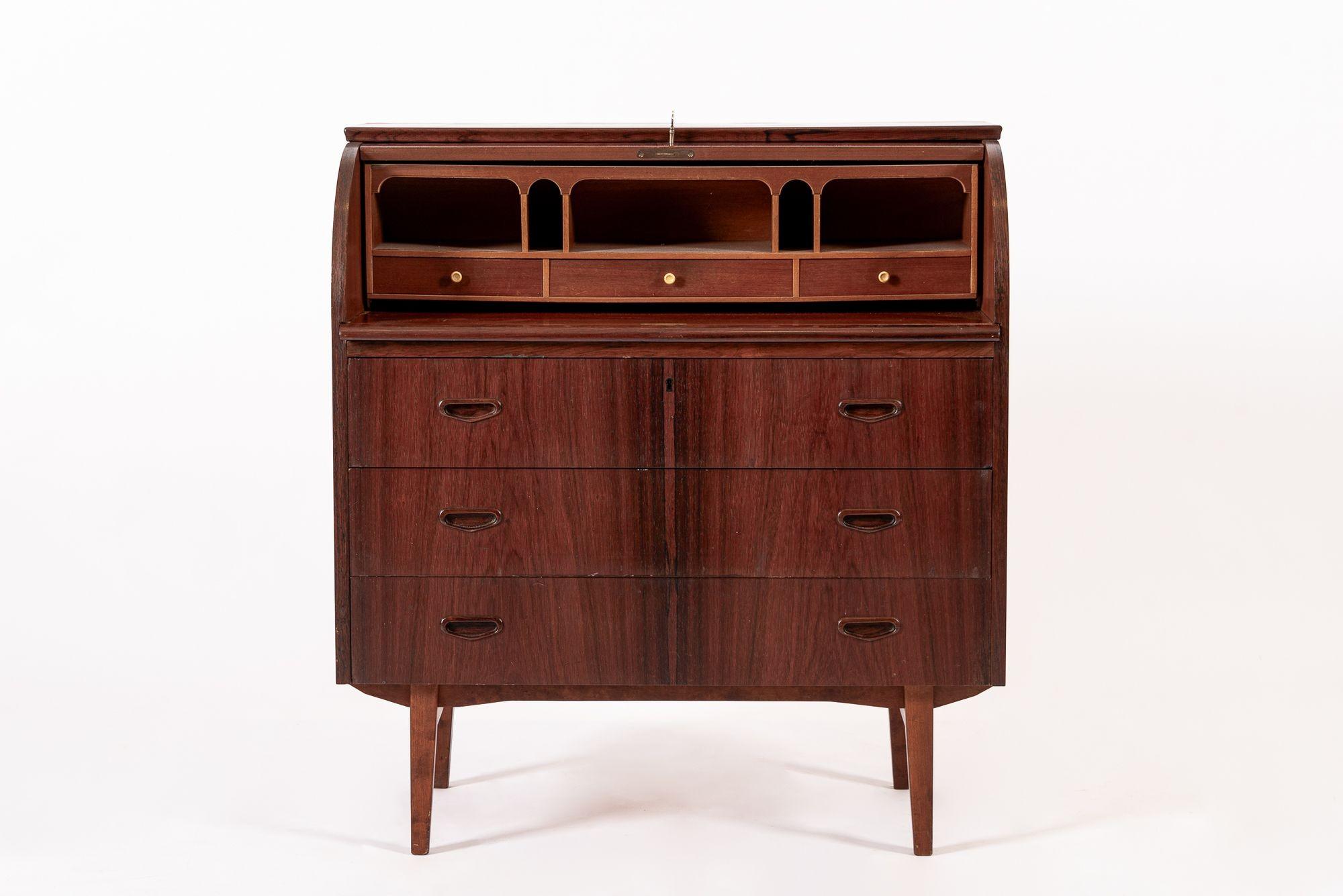 Schwedischer Rolltop-Sekretär-Schreibtisch aus Rosenholz, Mid-Century (Moderne der Mitte des Jahrhunderts) im Angebot