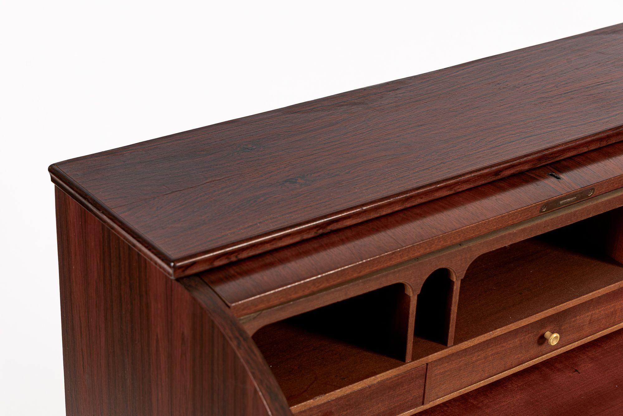 Schwedischer Rolltop-Sekretär-Schreibtisch aus Rosenholz, Mid-Century im Angebot 1