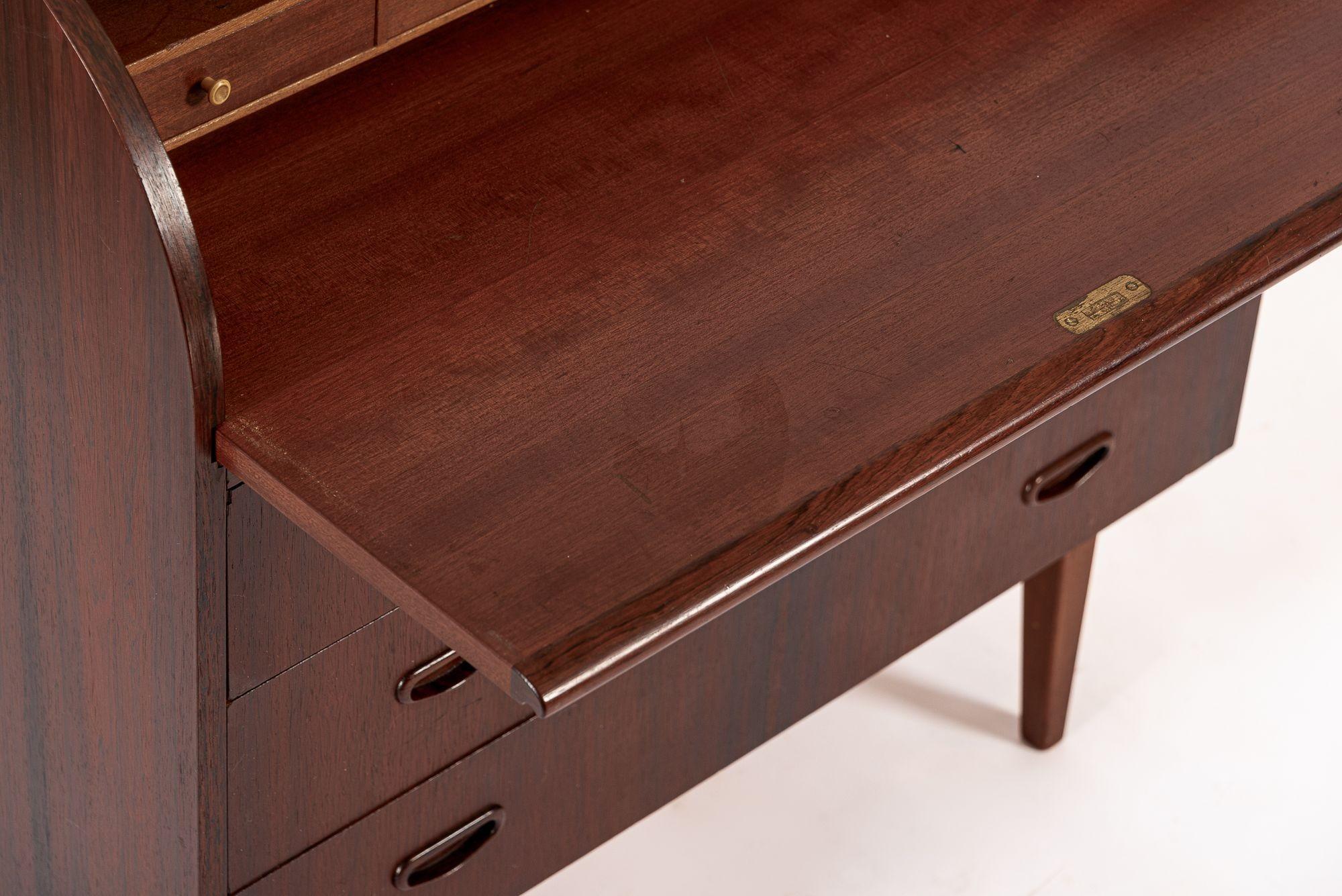 Schwedischer Rolltop-Sekretär-Schreibtisch aus Rosenholz, Mid-Century im Angebot 2