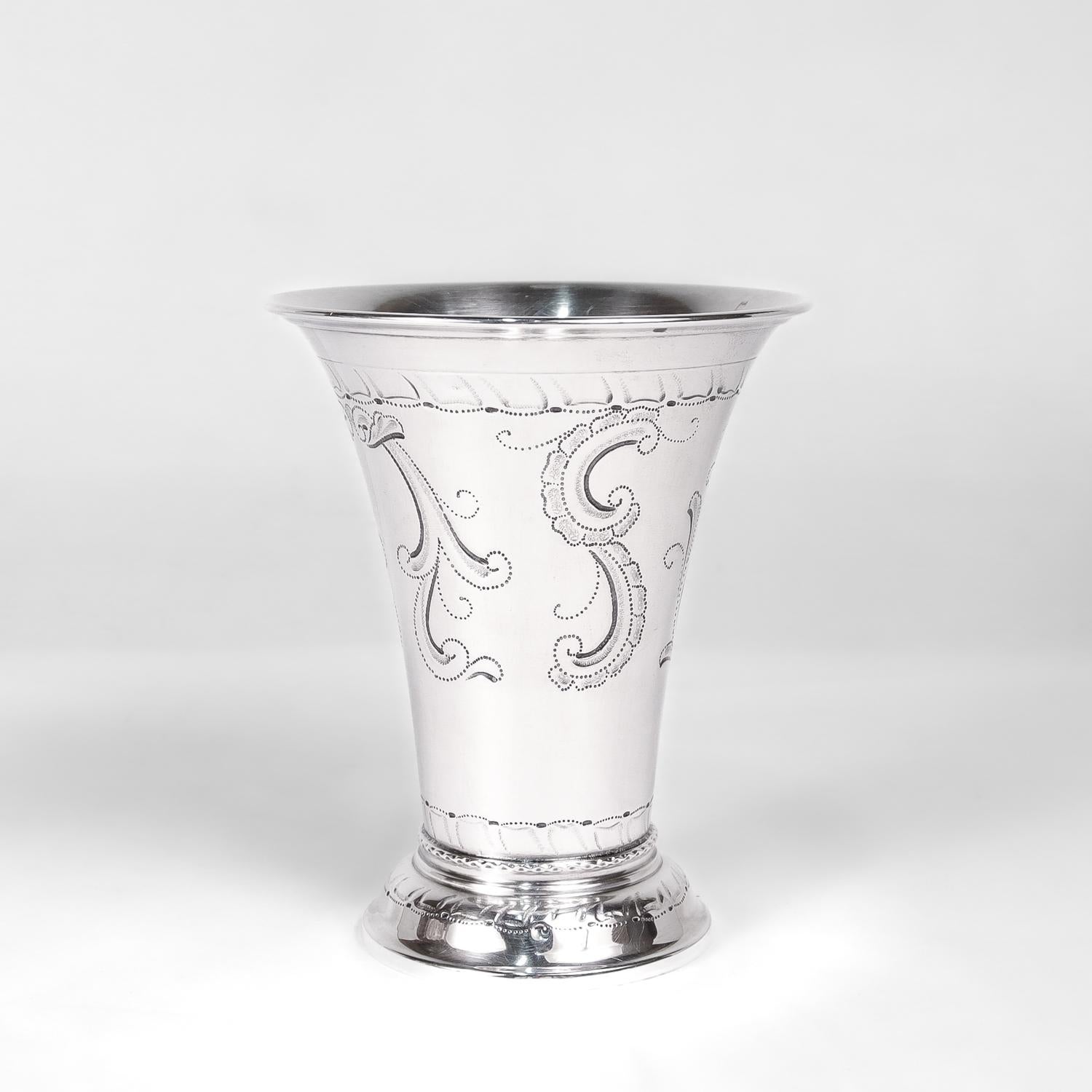 Vaso a bicchiere svedese d'argento della metà del secolo scorso di Tesi Lonsalp, 1951 In condizioni buone in vendita a Philadelphia, PA