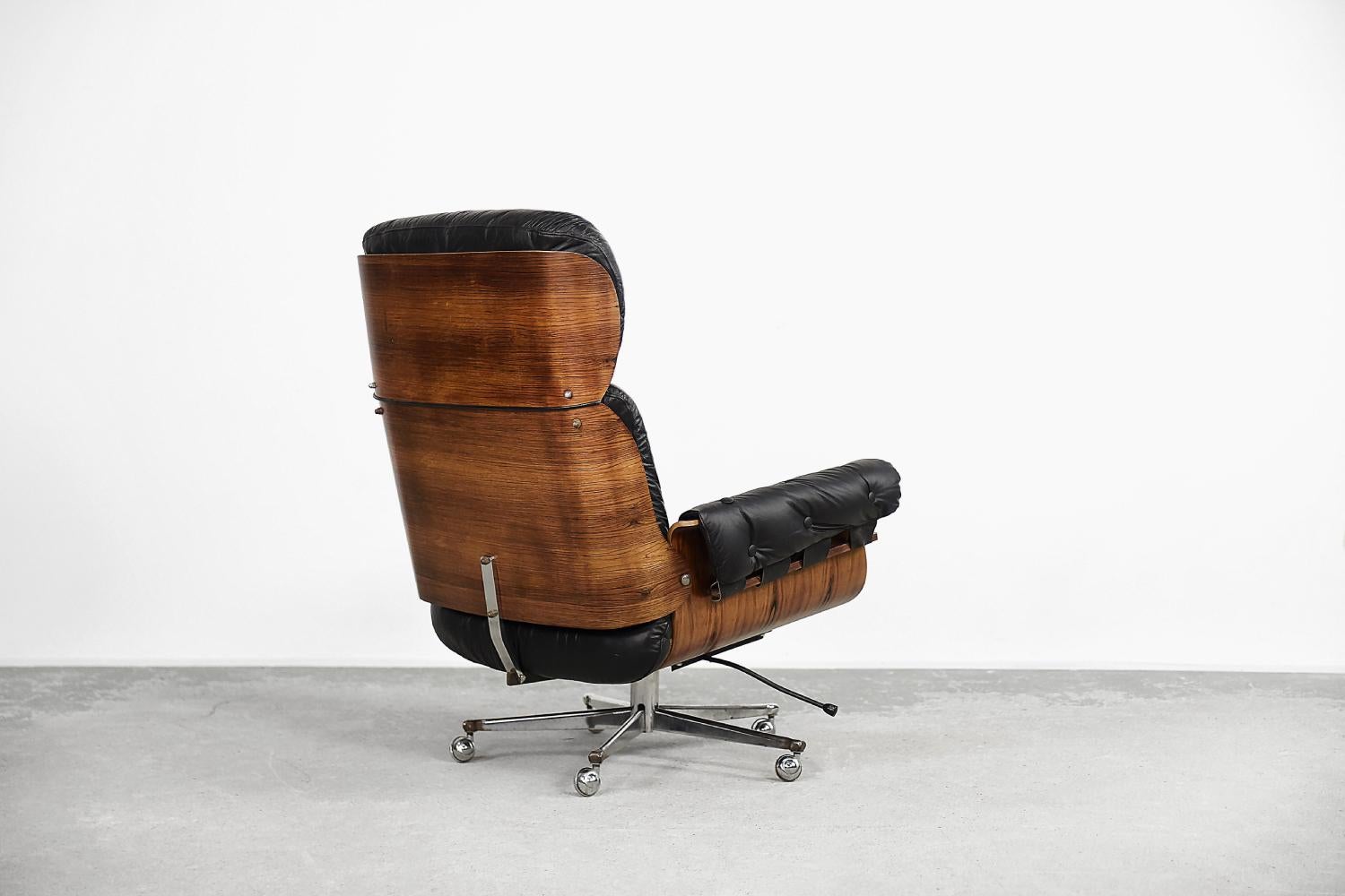 Vintage Mid-Century Swiss Modern Leather & Bent Wood Lounge Chair from Giroflex In Good Condition For Sale In Warszawa, Mazowieckie