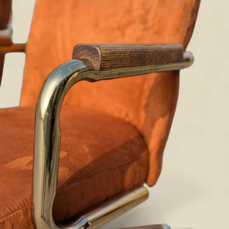 Ottone Sedie da pranzo girevoli vintage di metà secolo di Douglas Furniture Co. in vendita