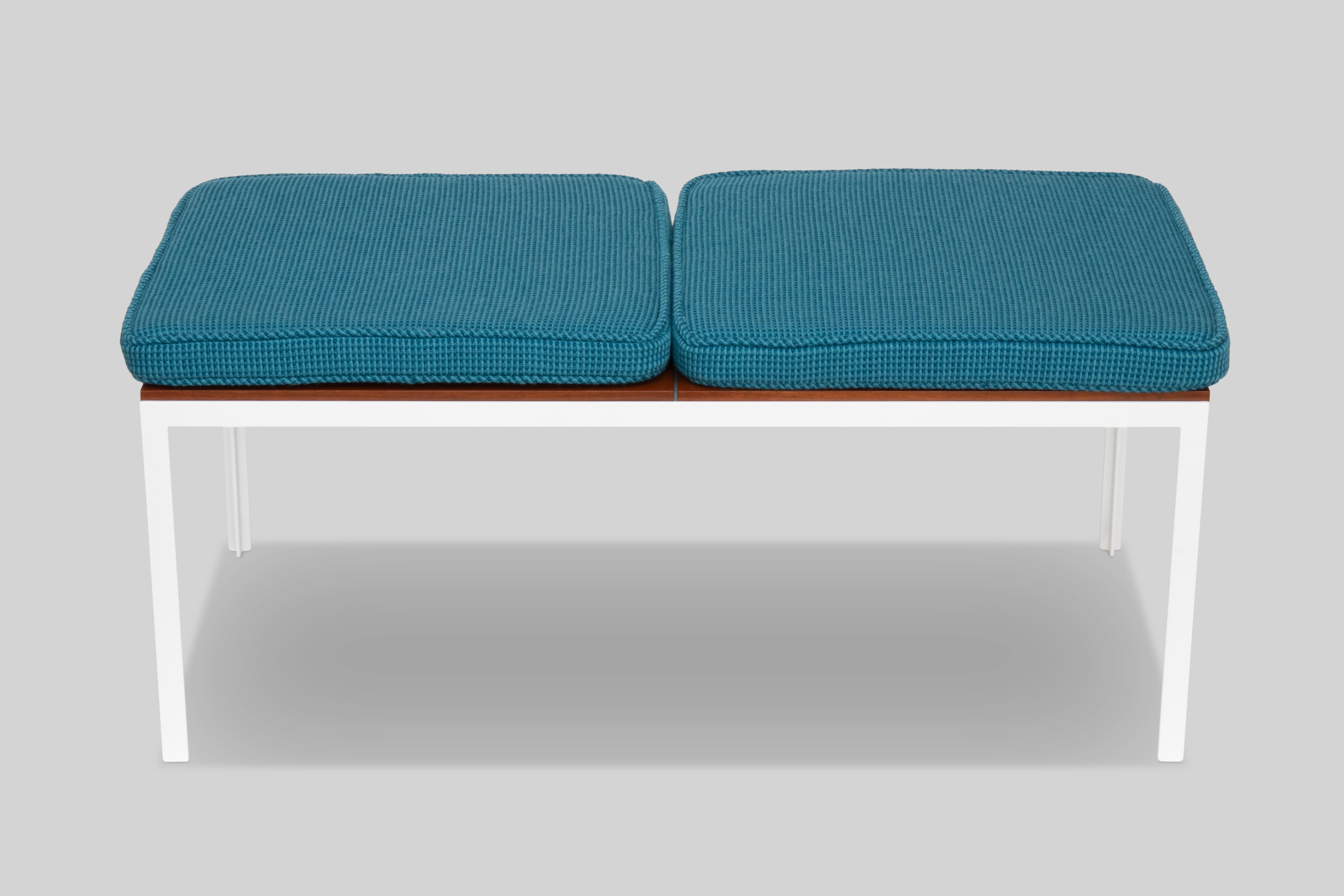 Mesa baja/banco angular en T vintage de mediados de siglo de Florence Knoll Moderno de mediados de siglo en venta