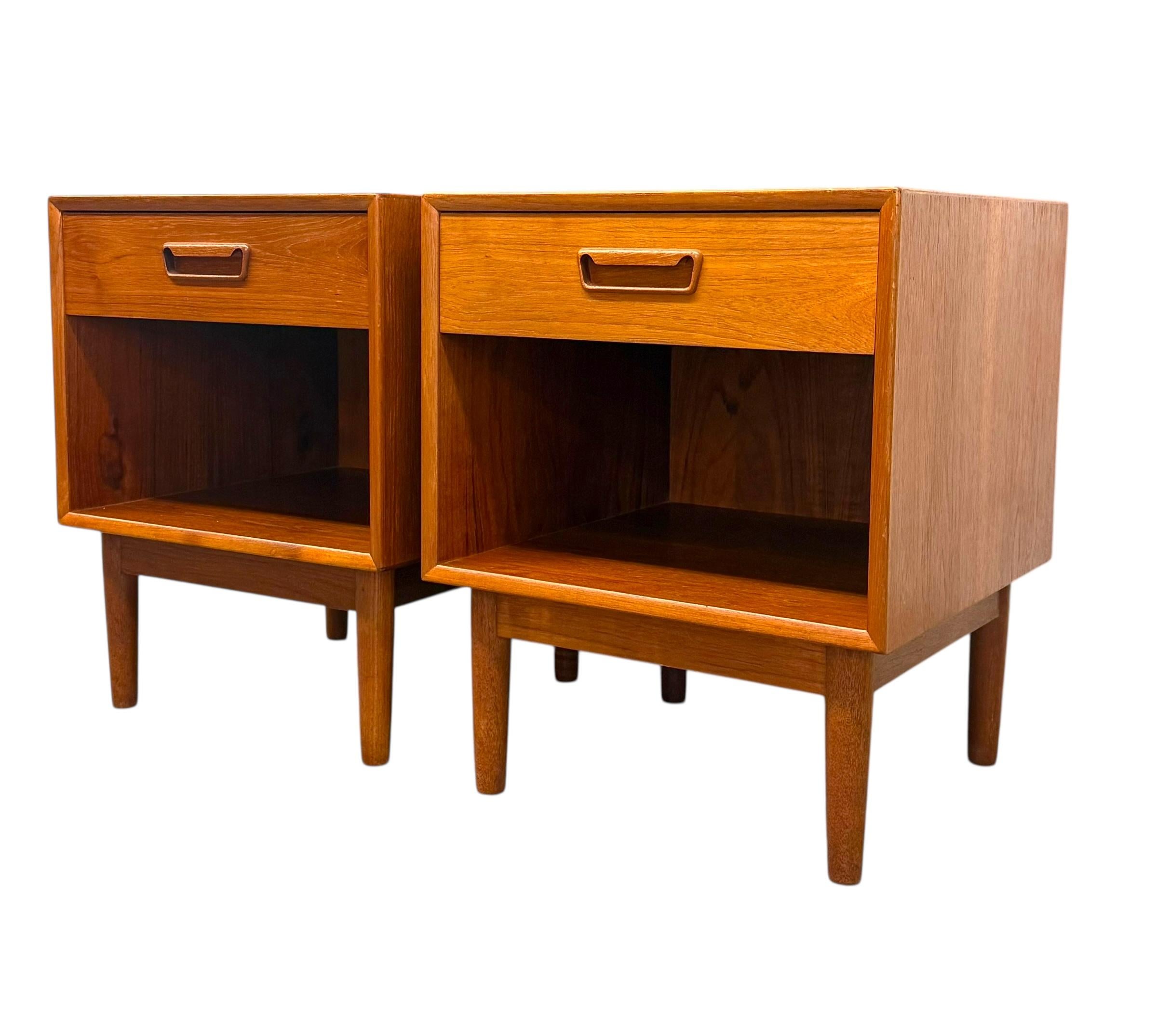 Teak Vintage Mid Century  Set di 2 tavolini in teak di Westnofa, Design scandinavo. in vendita