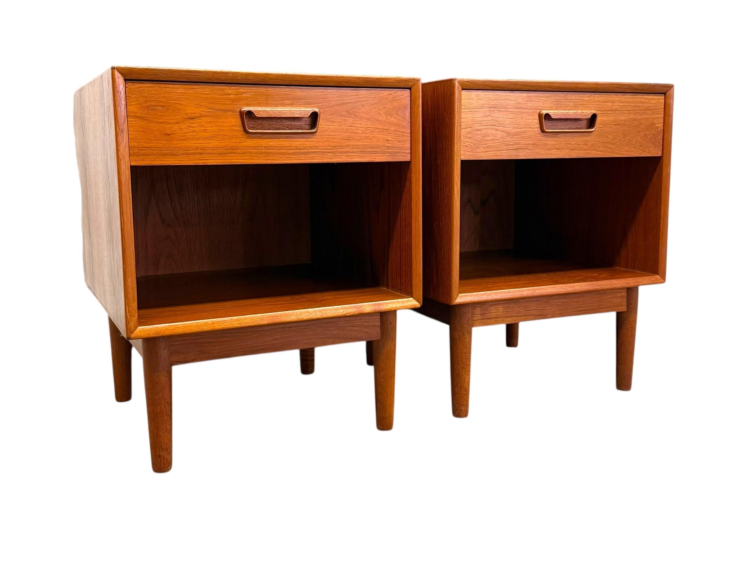 Vintage Mid Century  Set di 2 tavolini in teak di Westnofa, Design scandinavo. in vendita 1