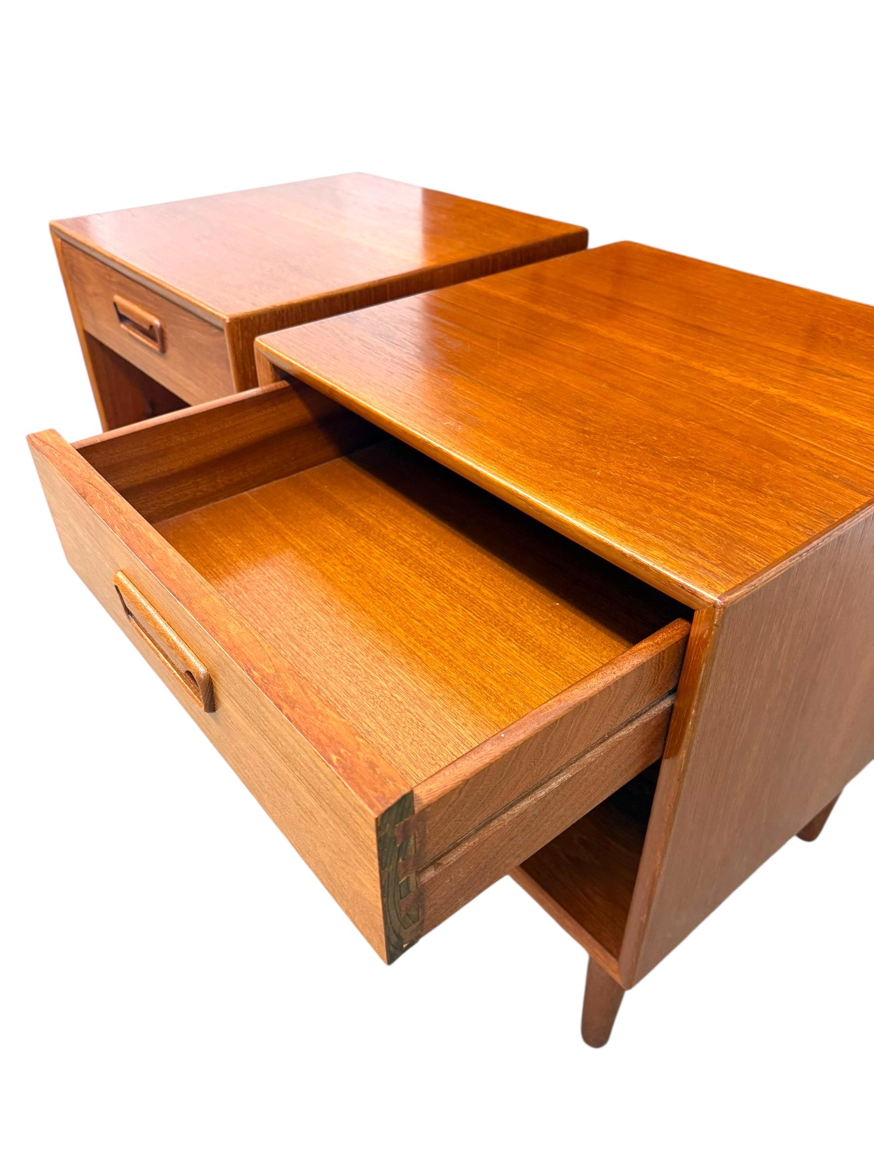 Vintage Mid Century  Set di 2 tavolini in teak di Westnofa, Design scandinavo. in vendita 2