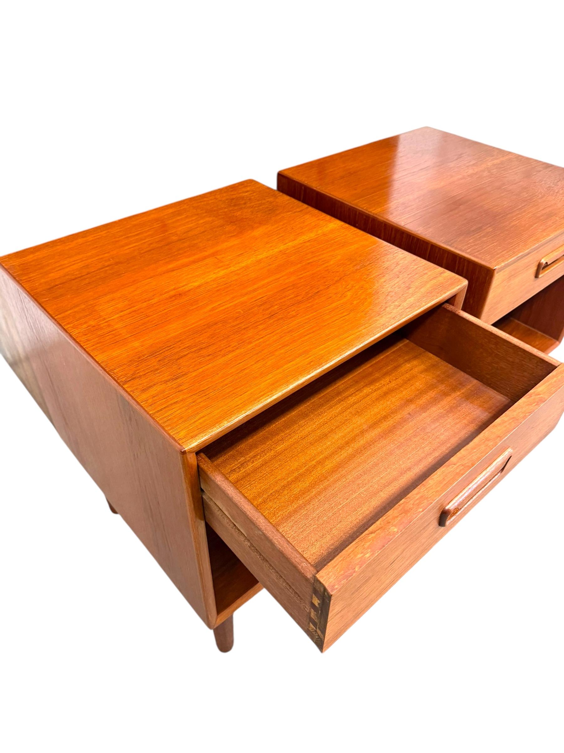 Vintage Mid Century  Set di 2 tavolini in teak di Westnofa, Design scandinavo. in vendita 3
