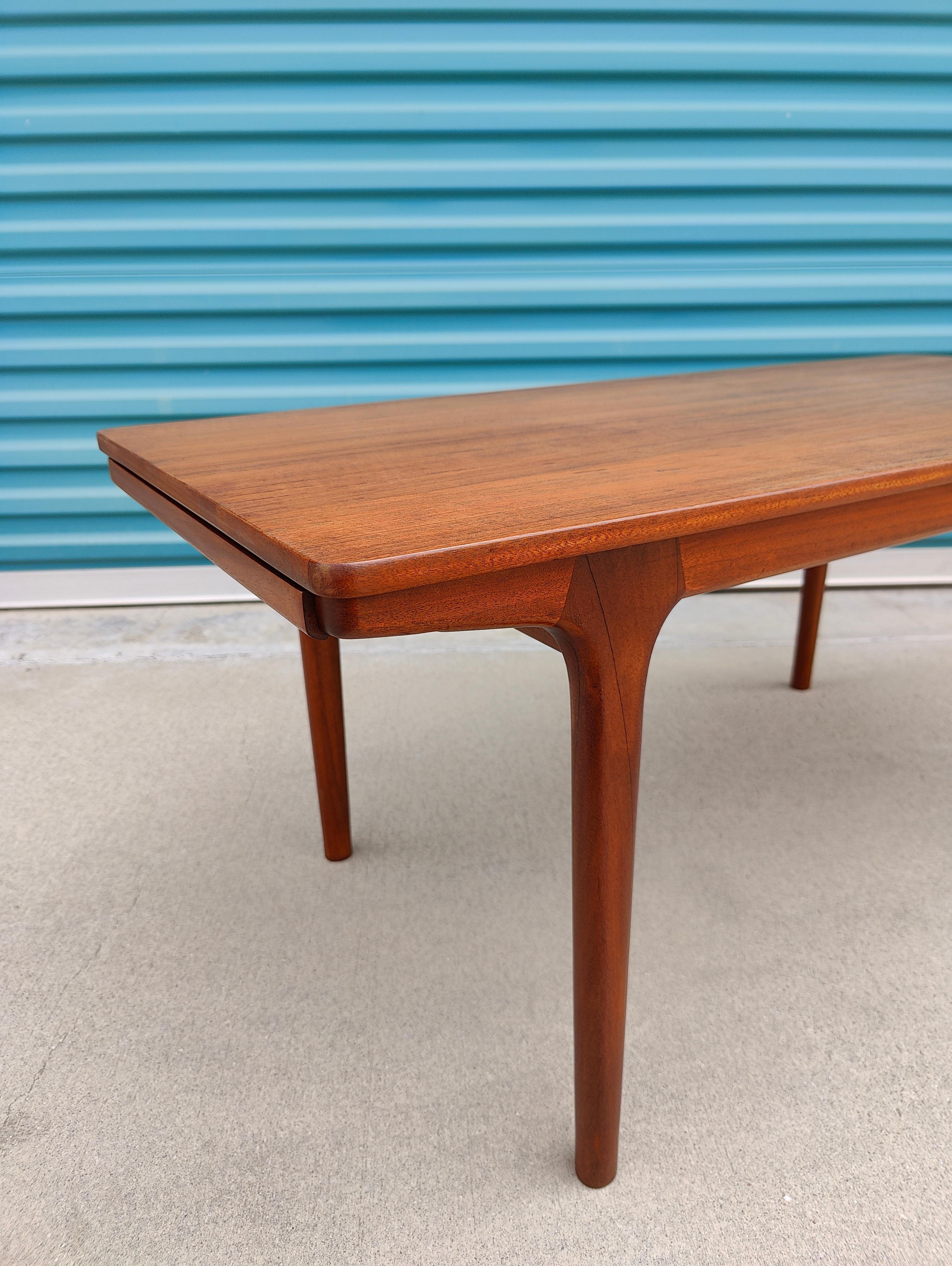 Mid-Century Modern Vintage Midcentury Teak Expandable Coffee Table by McIntosh, 1960s