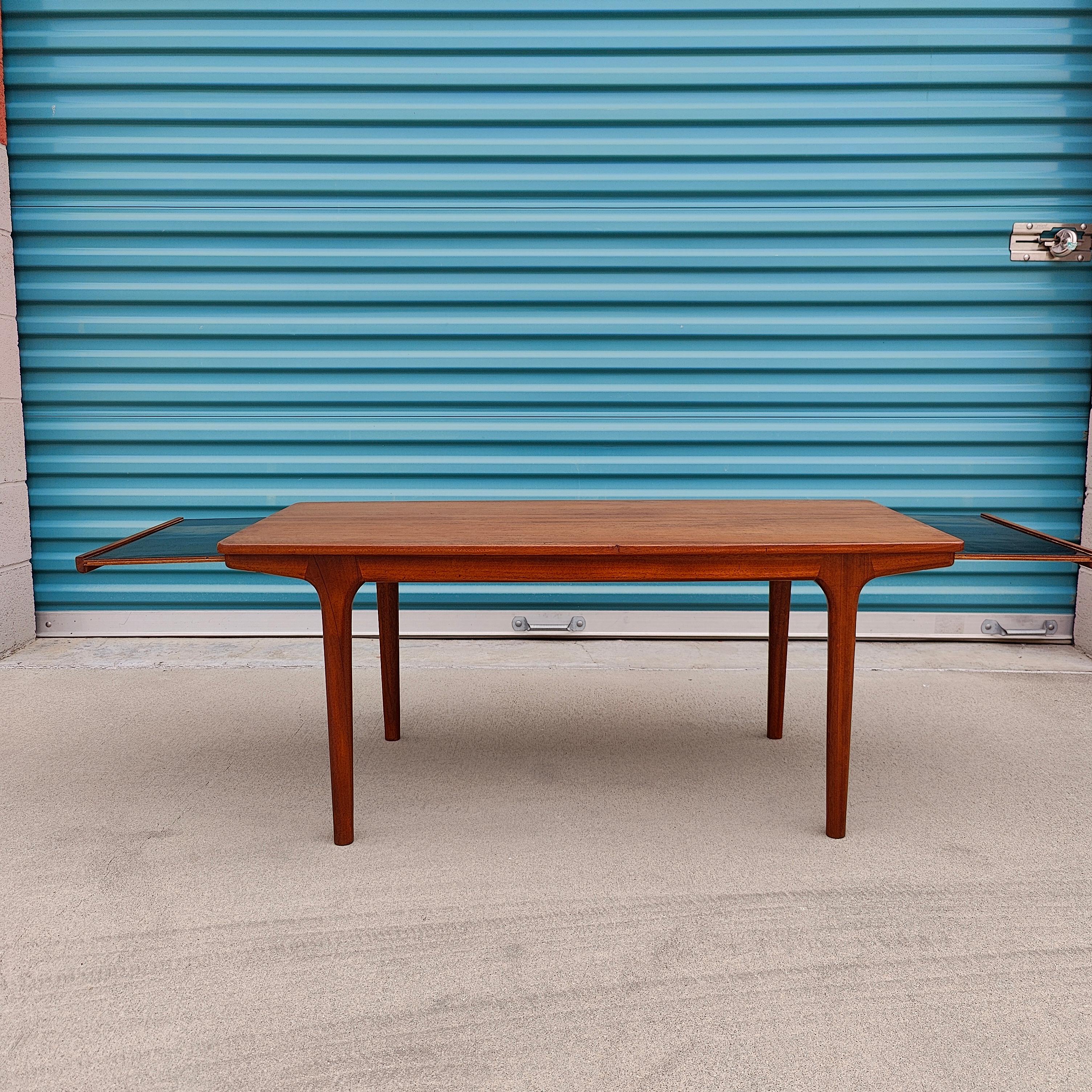 Vintage Midcentury Teak Expandable Coffee Table by McIntosh, 1960s 3