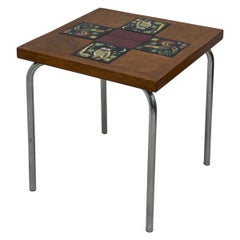 Mesa auxiliar o de centro con tapa de azulejos vintage de mediados de siglo