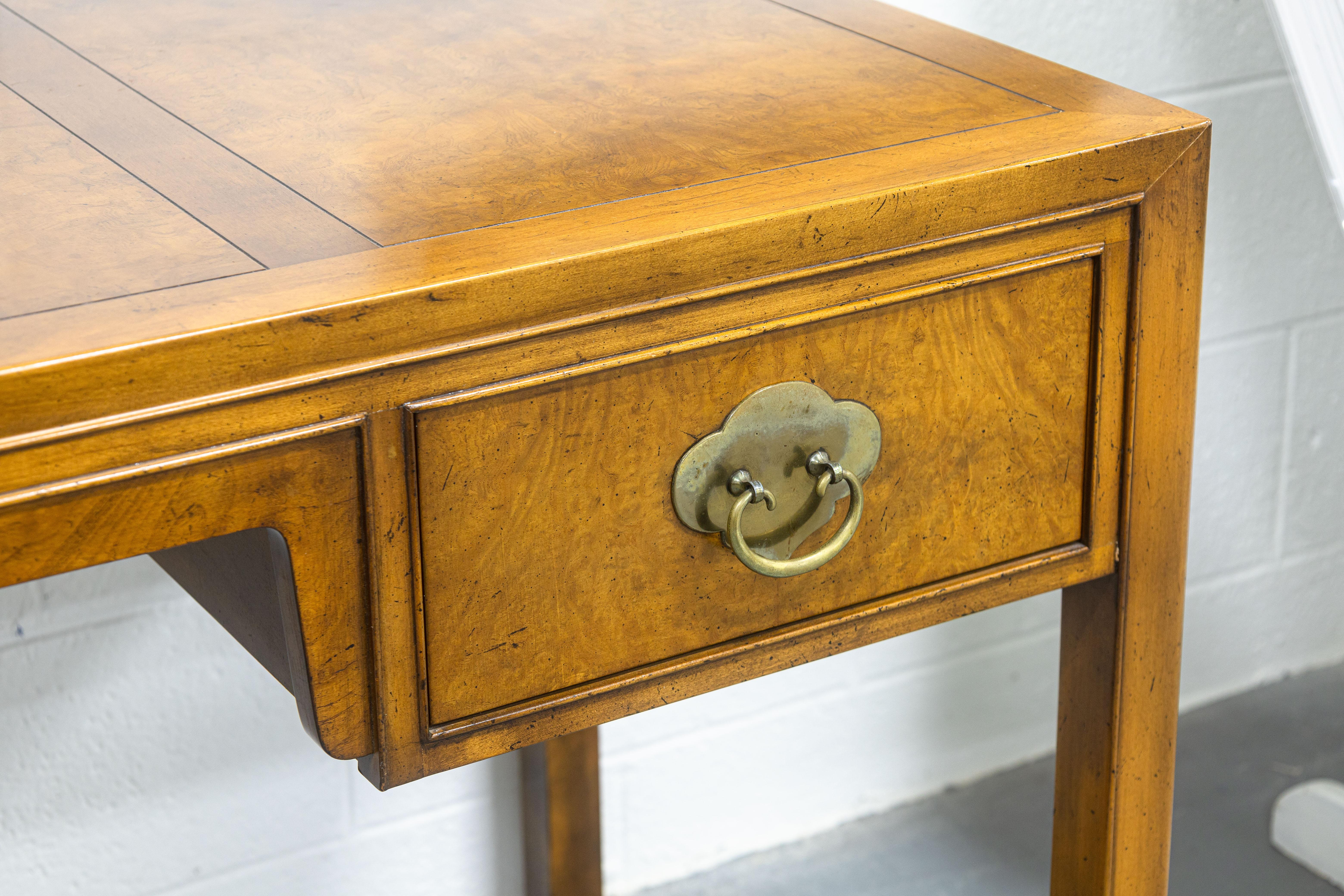 Americano Vintage Mid Century Traditional Baker Furniture Ming Style Scrivania in legno misto di frutta in vendita