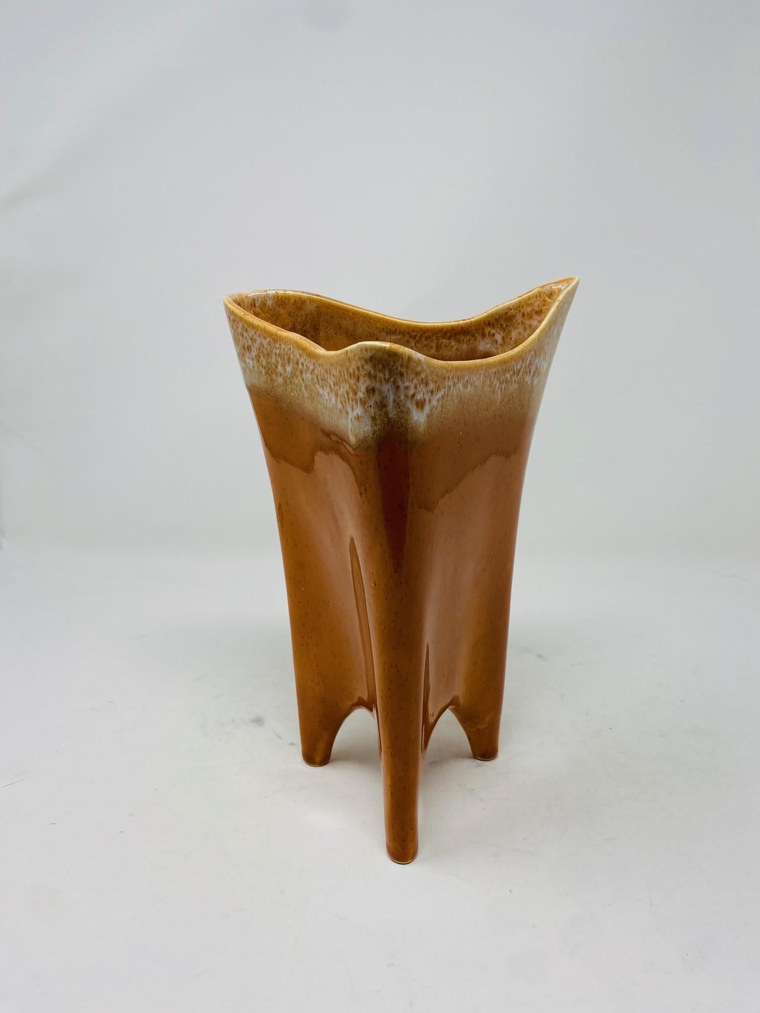 Hand-Crafted Vintage Mid-Century Triangular Tripod Ceramic Planter Vase by Stanford Sebring