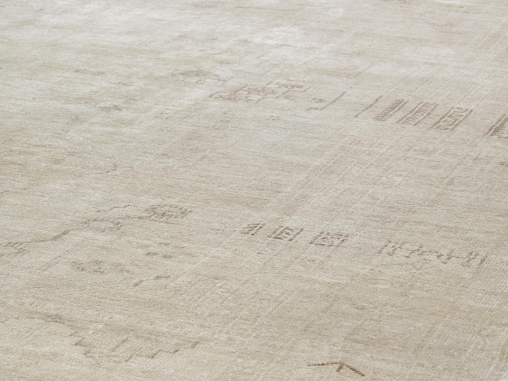 Las alfombras anatolias son originarias de Anatolia, también llamada Turquía asiática, debido a su situación geográfica. Son alfombras de pelo anudado a mano, fabricadas con fibras y tintes naturales. Muchas de ellas se caracterizan por su escasa