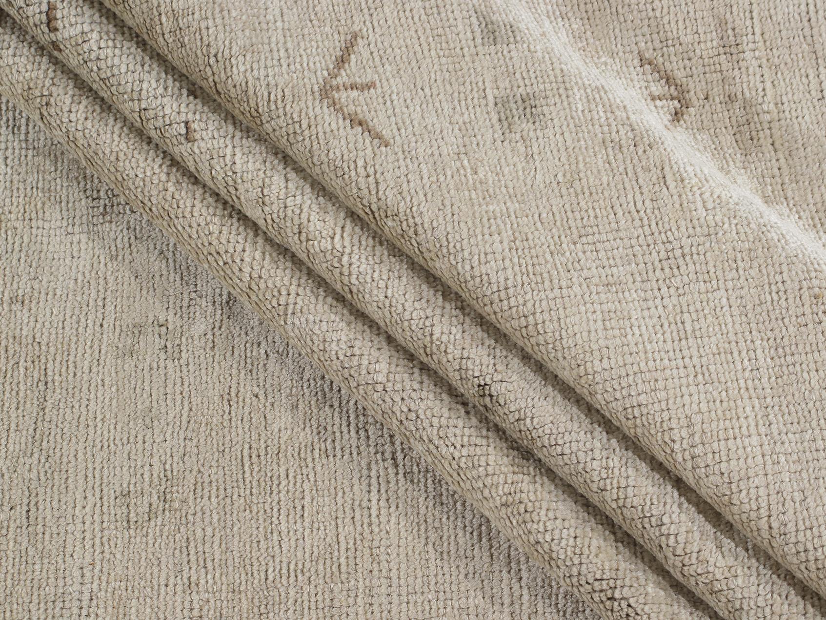 Alfombra tribal anatolia vintage de mediados de siglo Anudado a mano en venta