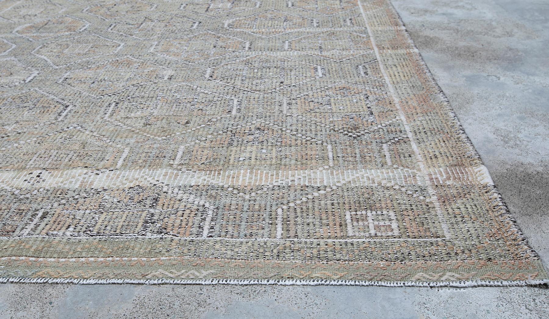 Turco Tappeto tribale a trama piatta vintage di metà secolo in vendita