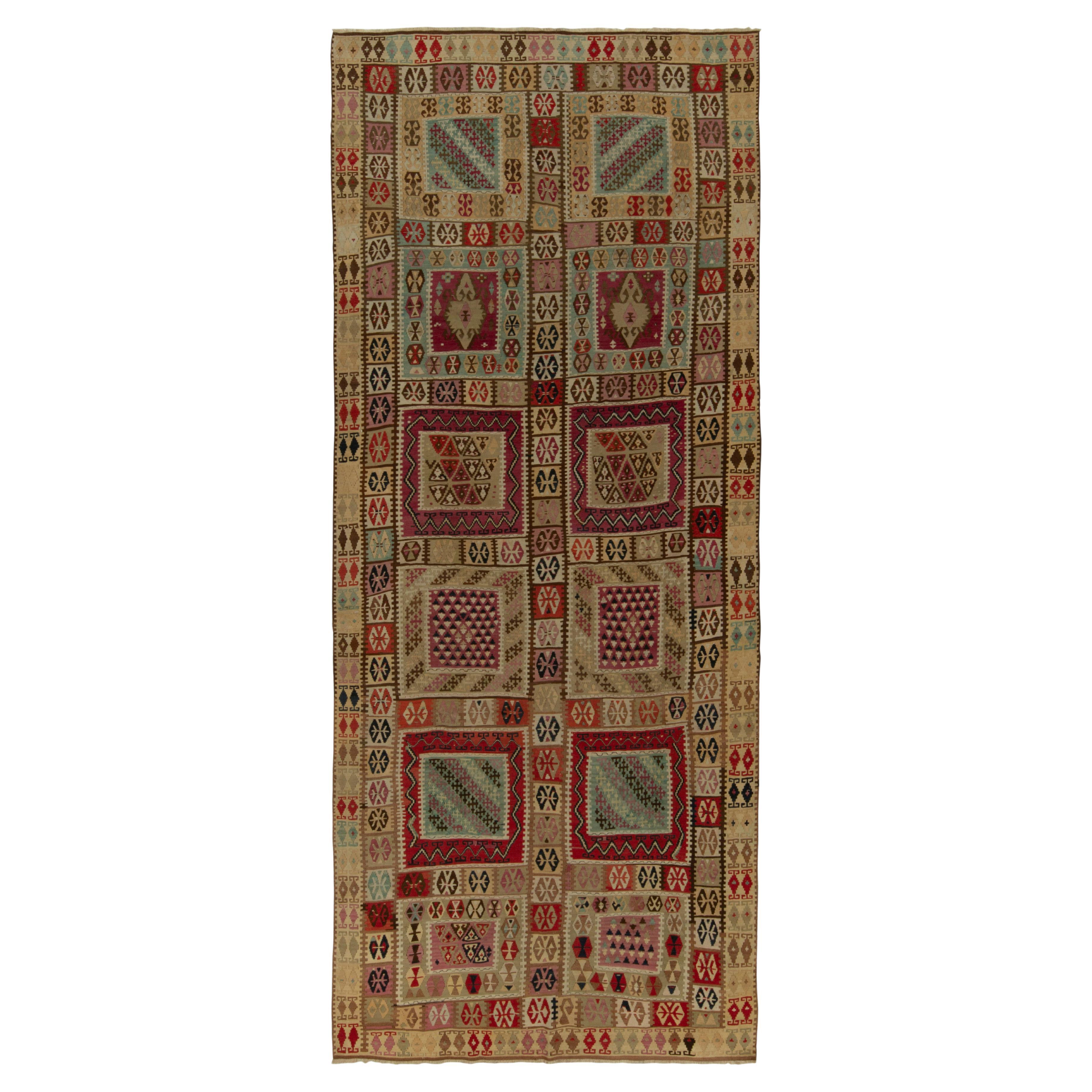 Stammeskunst-Kelim aus der Mitte des Jahrhunderts mit mehrfarbigen geometrischen Mustern von Teppich & Kelim