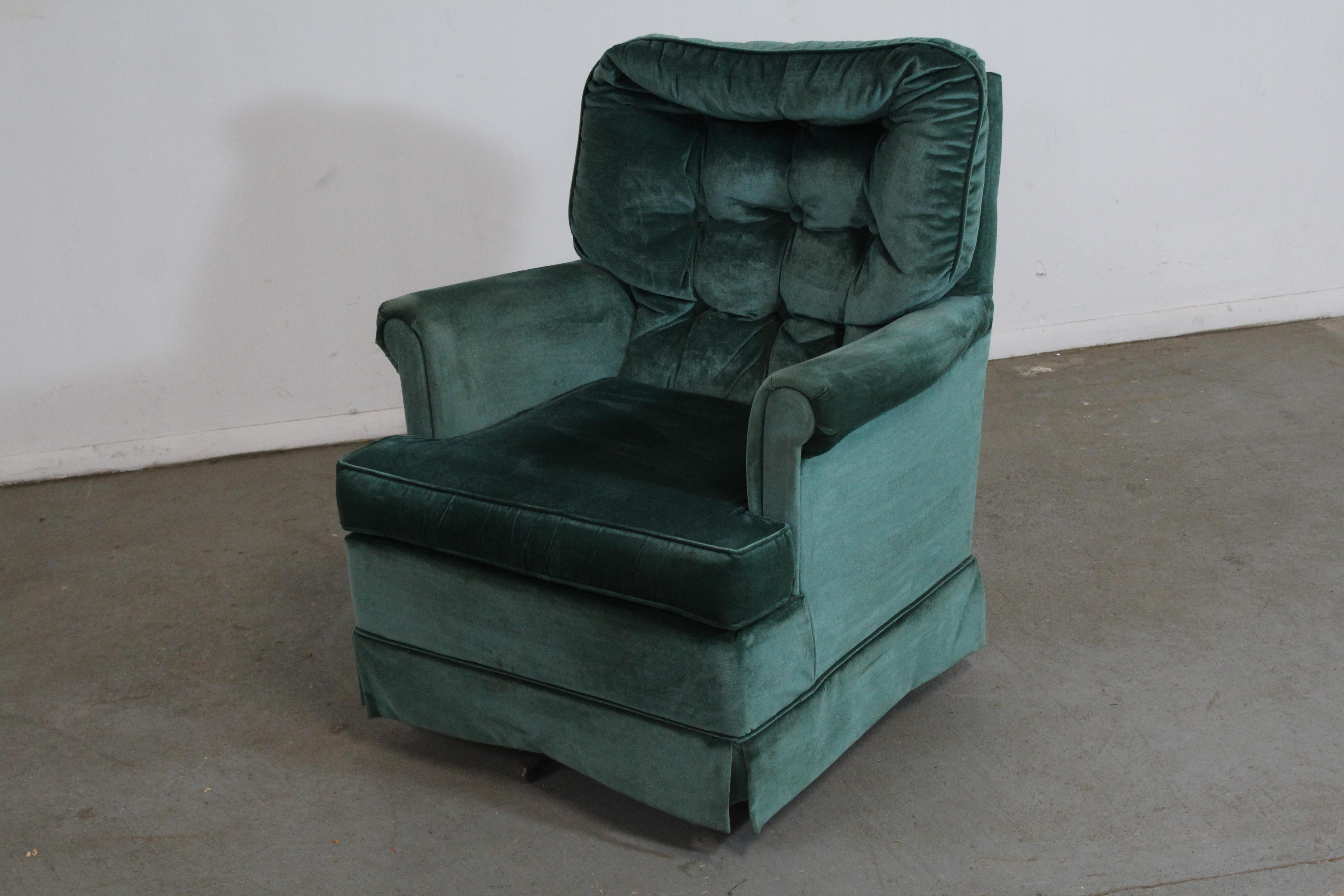 Silla mecedora Club Vintage de mediados de siglo con respaldo acolchado y giratorio siglo XX