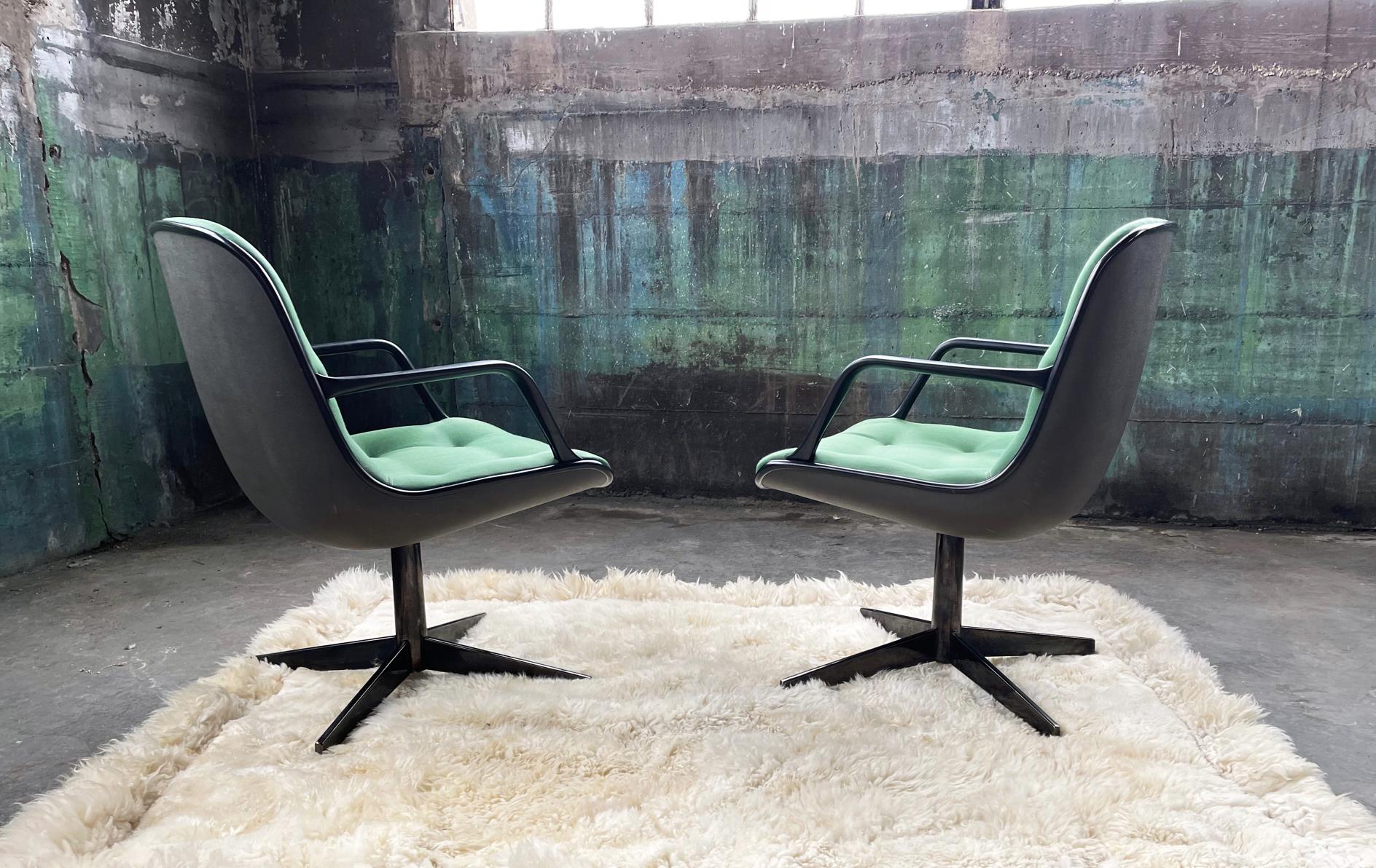 Vintage Mid-Century Tufted Green Faux Leather Textile Steelcase 451 Office Chair In Good Condition For Sale In Madison, WI