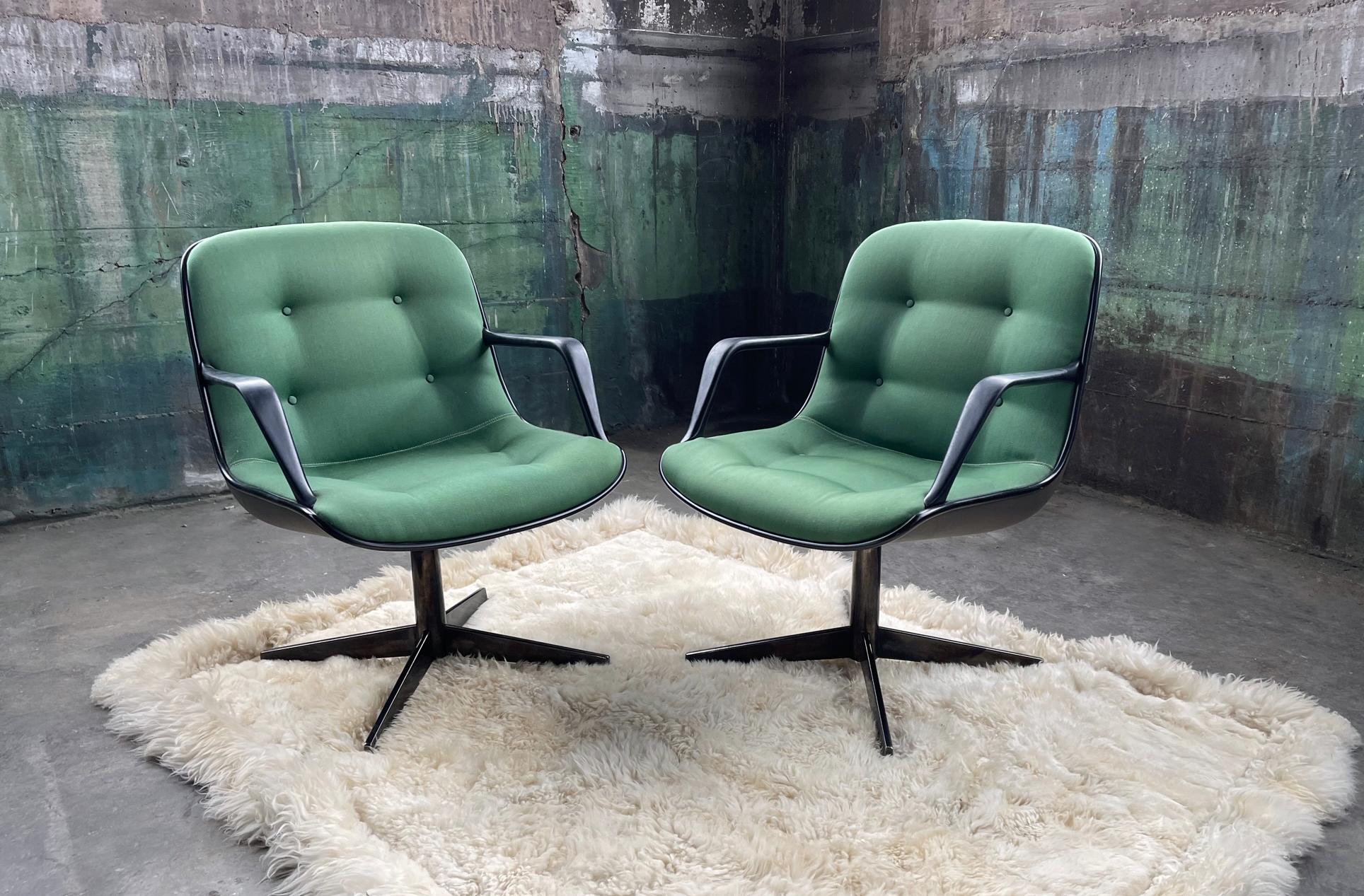 20th Century Vintage Mid-Century Tufted Green Faux Leather Textile Steelcase 451 Office Chair For Sale