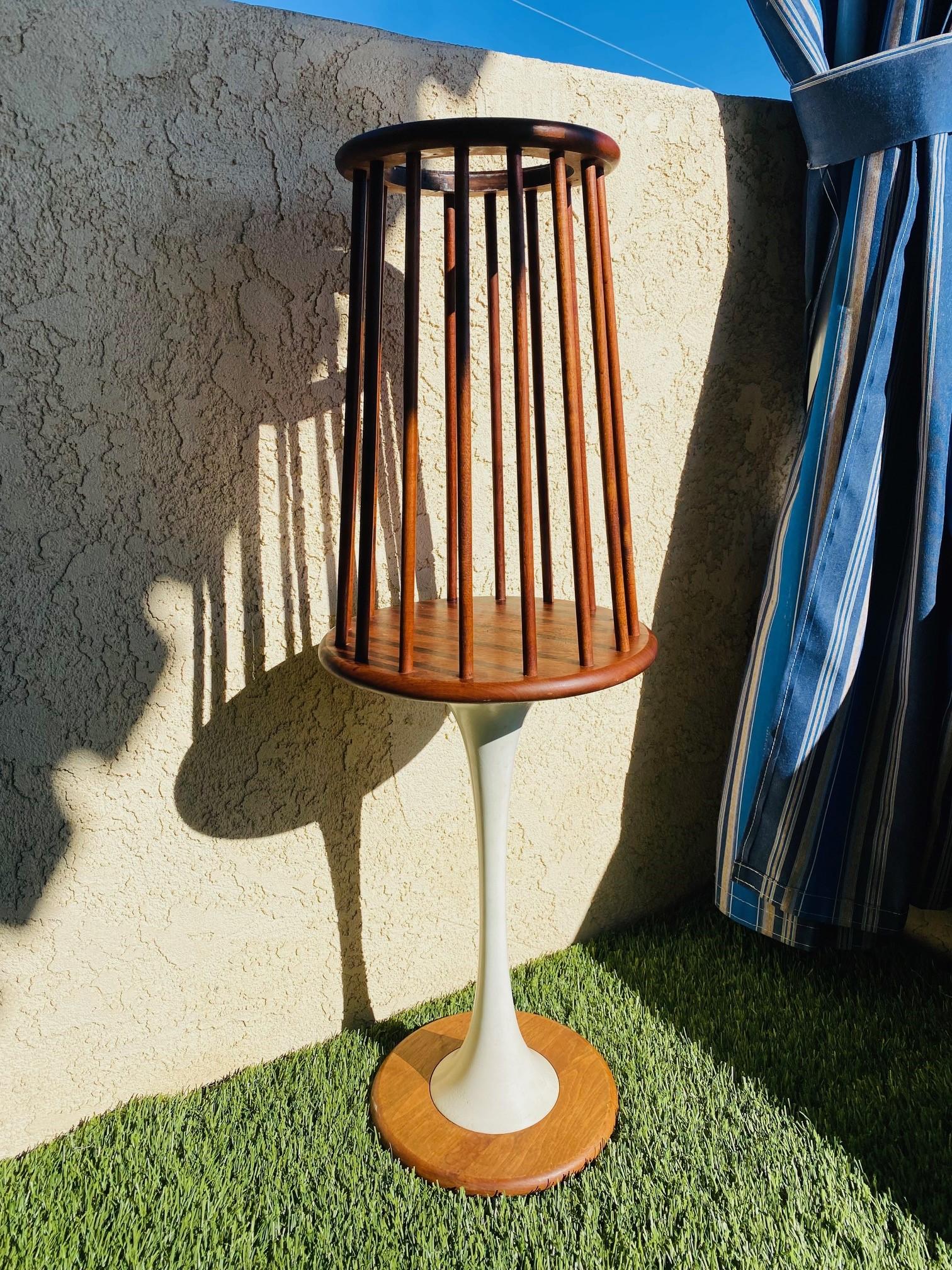Vintage Mid-Century Tulip Base Plant Stand In Good Condition For Sale In San Diego, CA