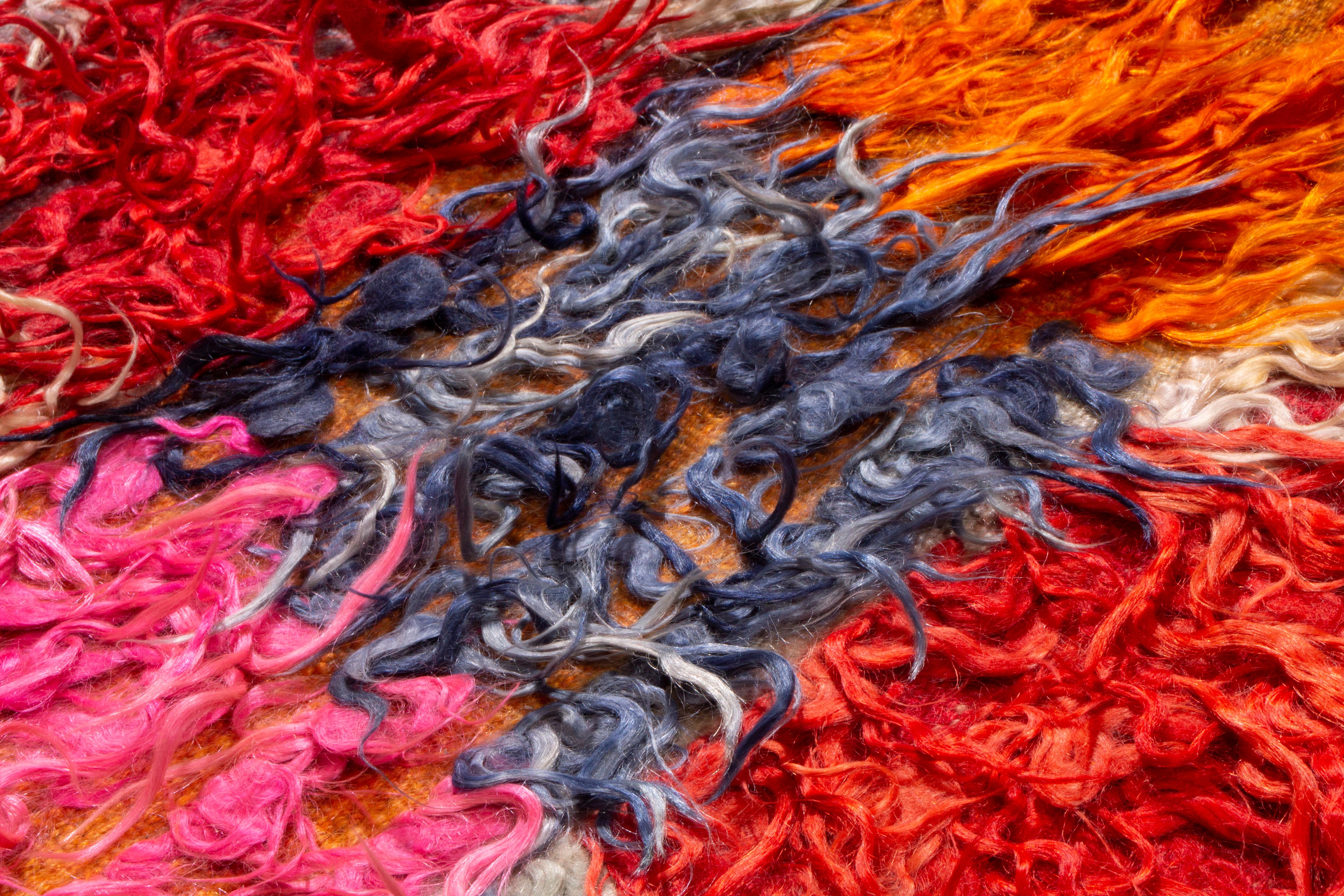 Tulu Roter und weißer Wollteppich aus der Mitte des Jahrhunderts (Türkisch) im Angebot
