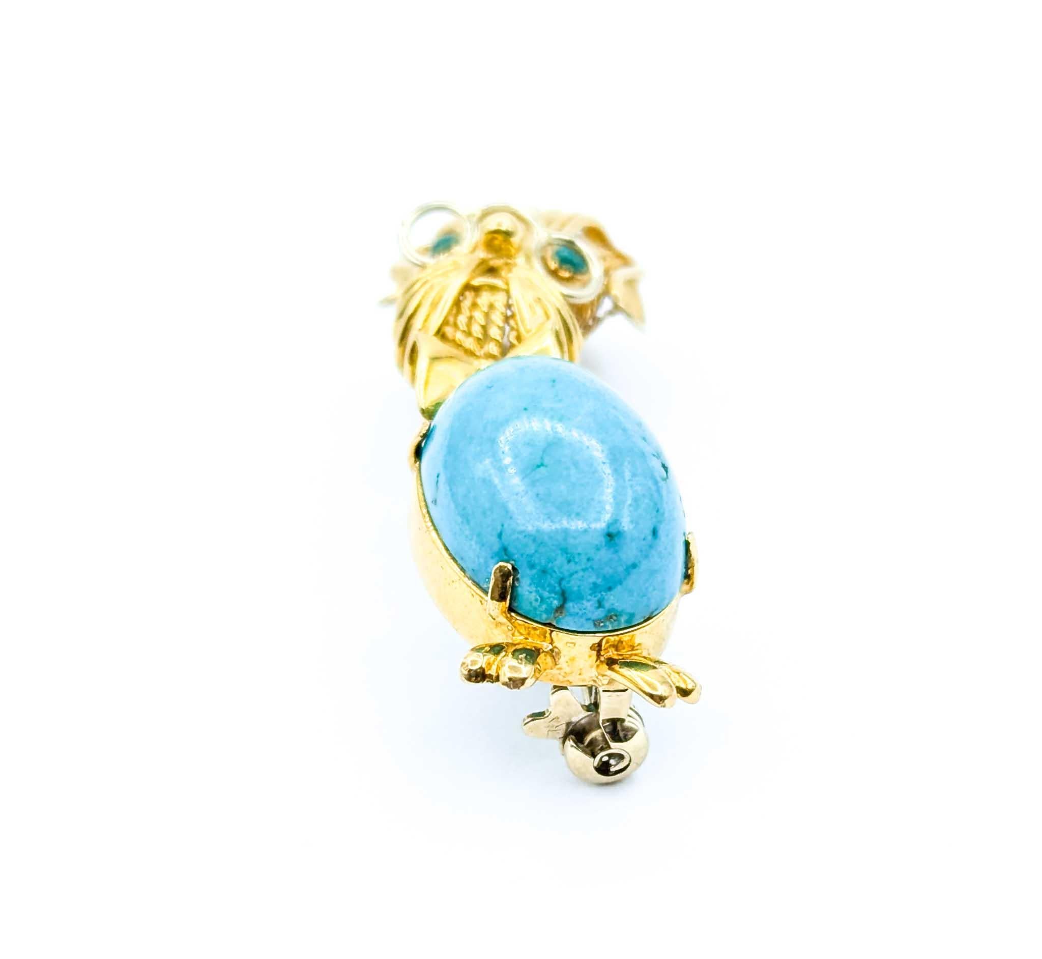 Broche vintage de mediados de siglo con perro de turquesa en oro amarillo
Te presentamos este caprichoso Broche de Perro de Mediados de Siglo, meticulosamente elaborado en Oro Amarillo de 18 quilates. Este broche estilo 