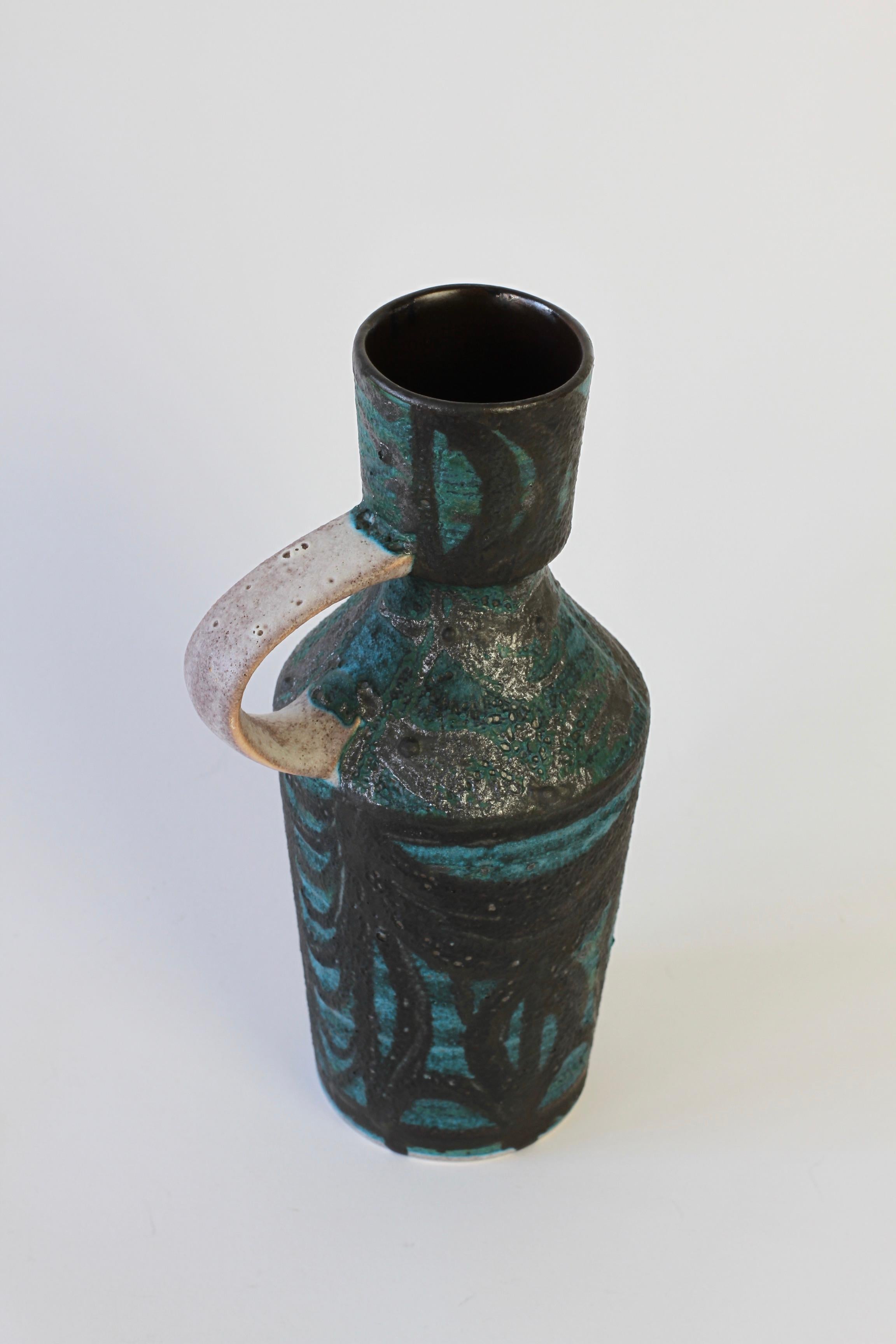 Vintage Midcentury Vase with Green and Black Lava Glaze Accents In Excellent Condition For Sale In Landau an der Isar, Bayern