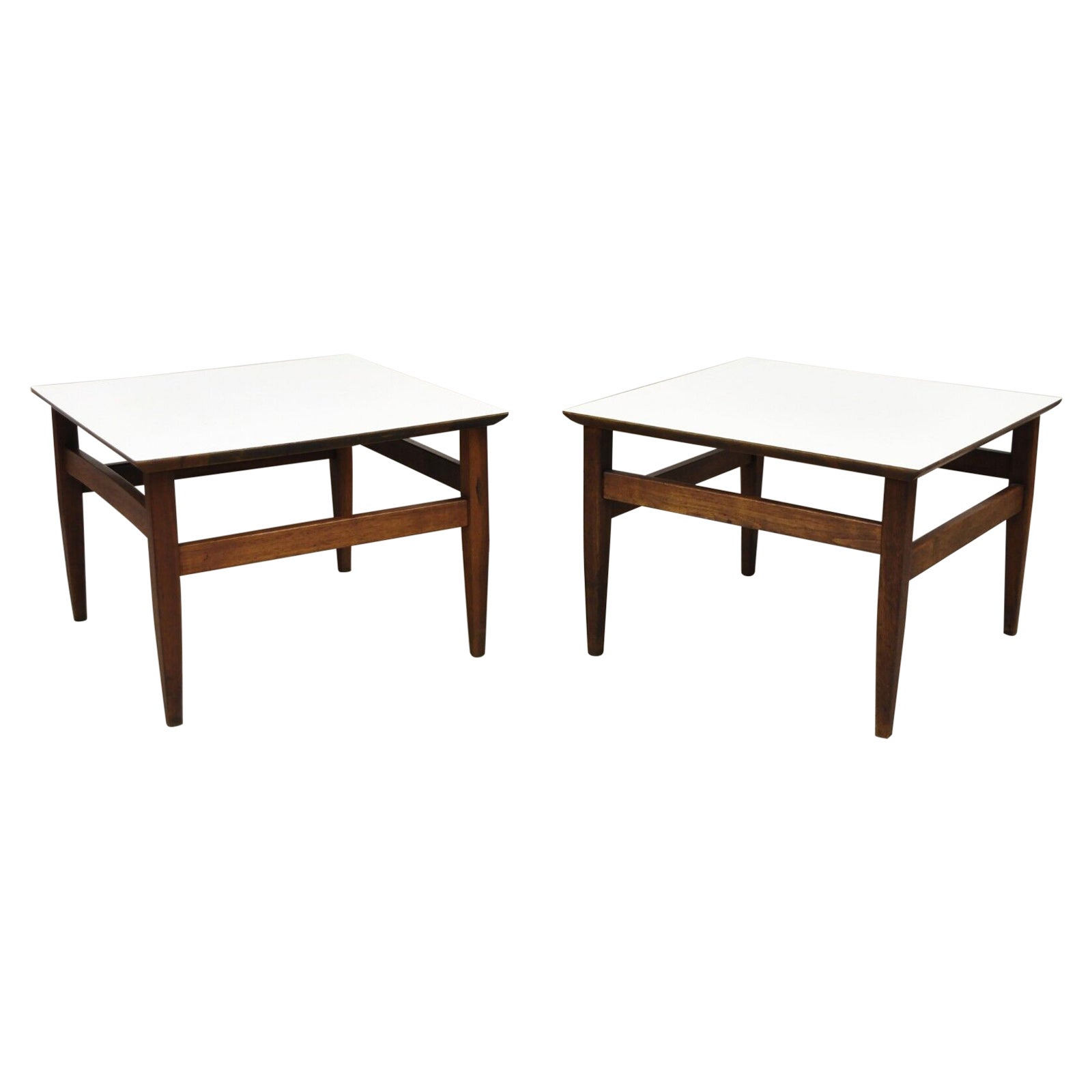 Vintage Mid Century Nussbaum Basis Laminatplatte Low Side Tables - ein Paar