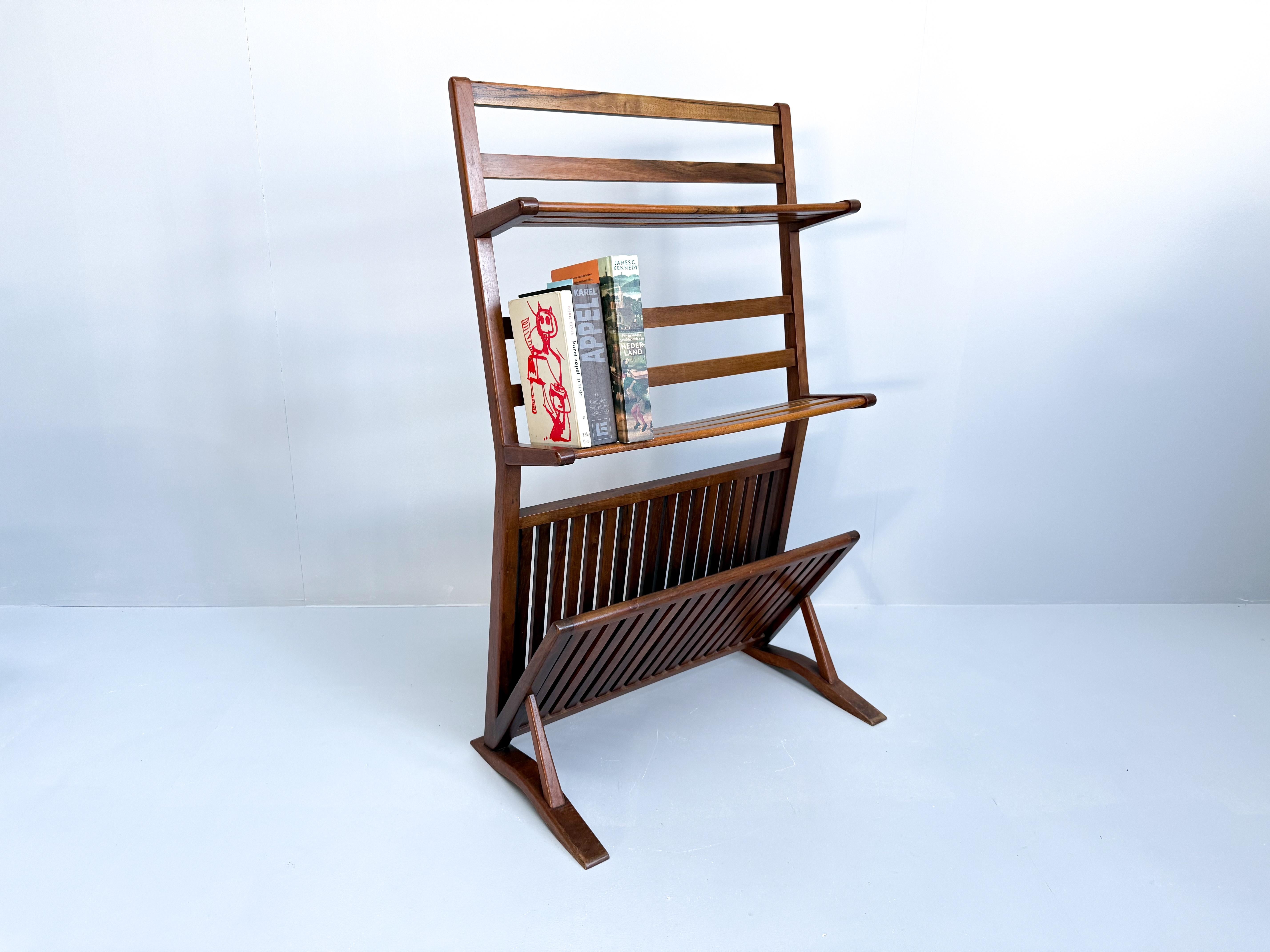 Mid-Century Modern Vintage Mid-Century Walnut Bookshelf and Magazine Rack (1960s) For Sale